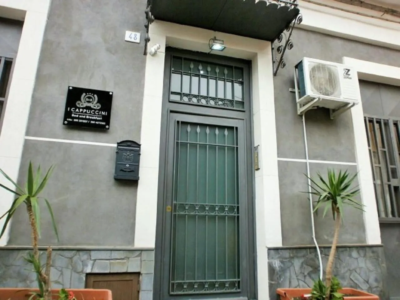 Facade/entrance in I Cappuccini Rooms