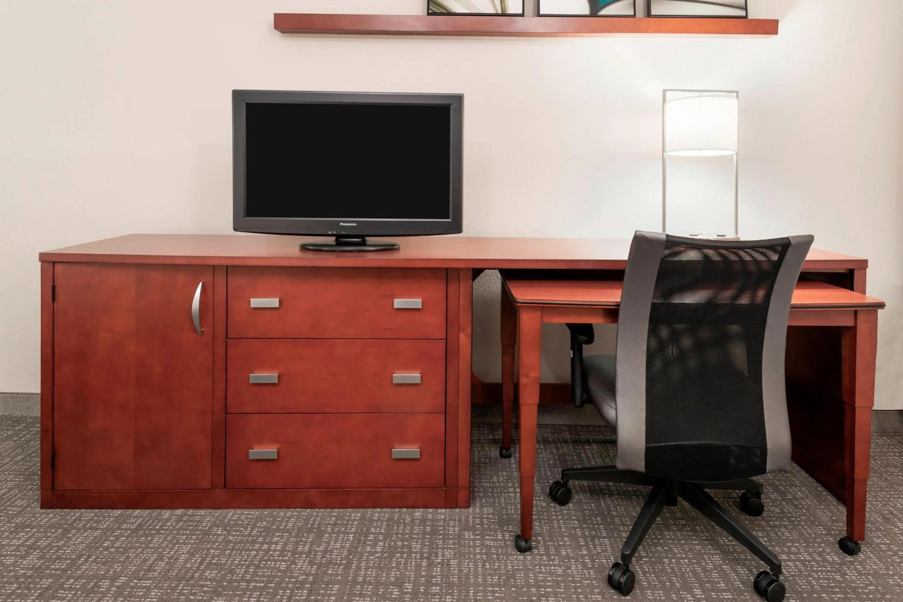 Photo of the whole room in Courtyard Asheville