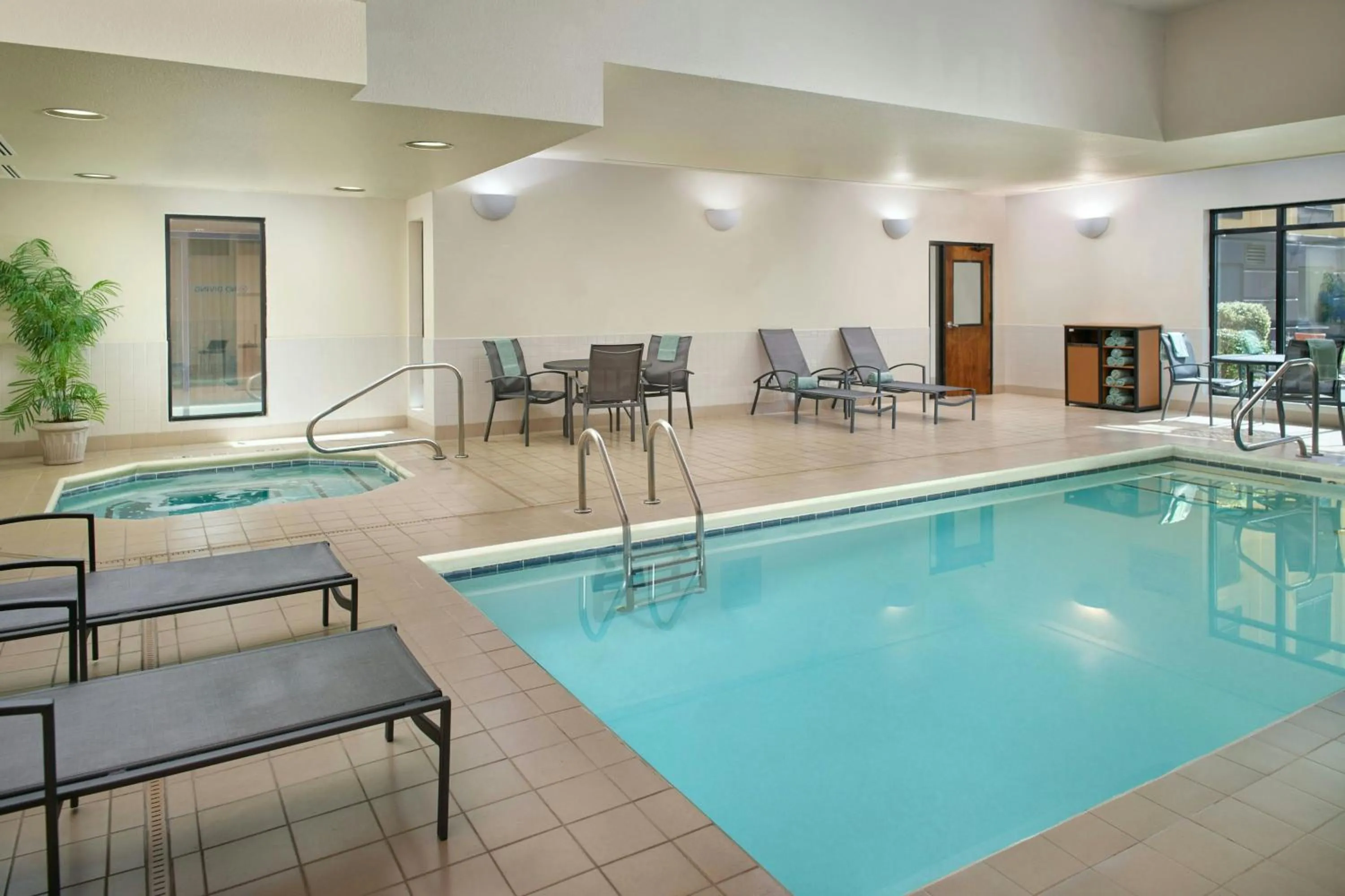 Swimming pool in Fairfield by Marriott Inn & Suites Asheville Outlets