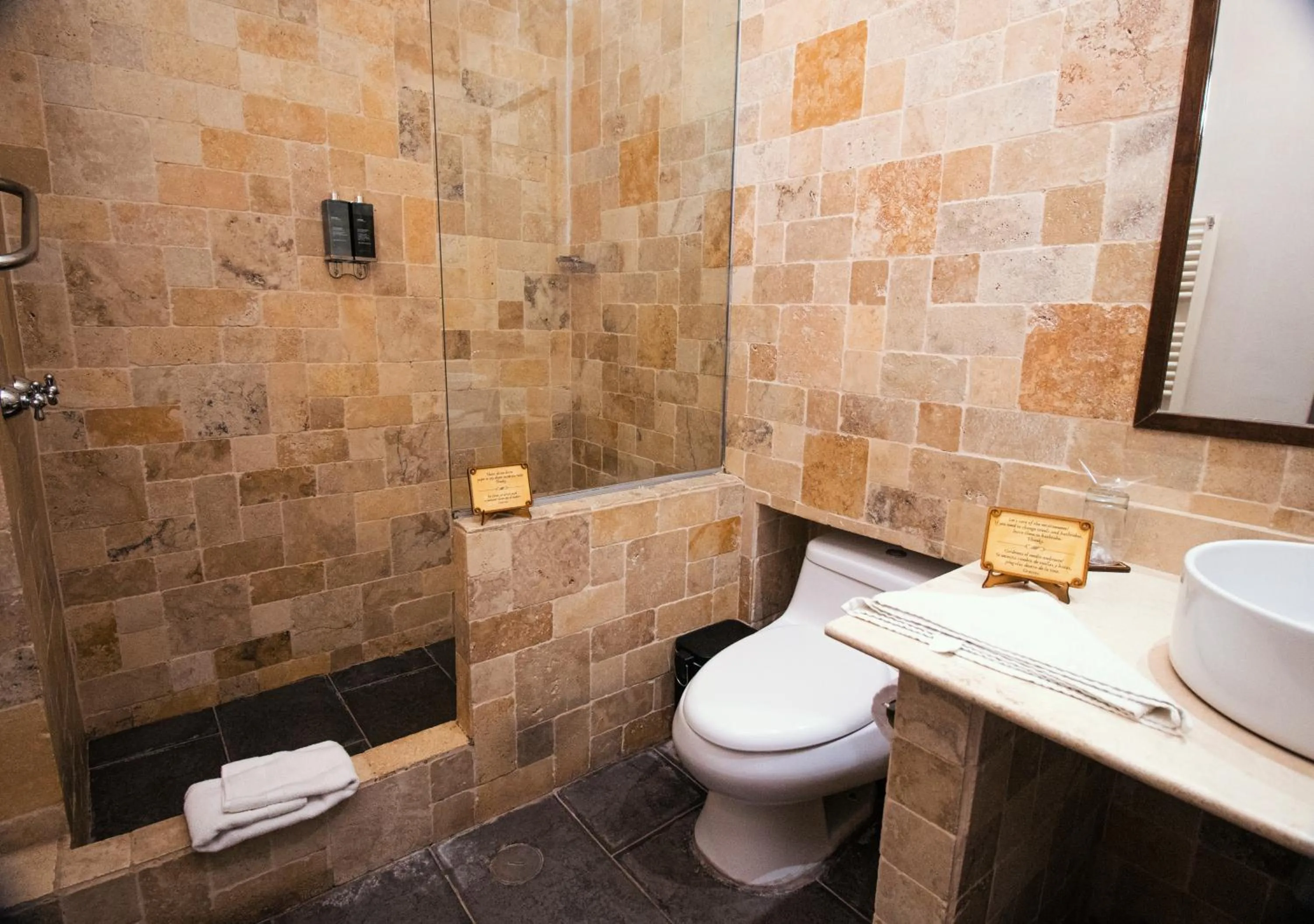 Shower in Tambo del Arriero Hotel Boutique