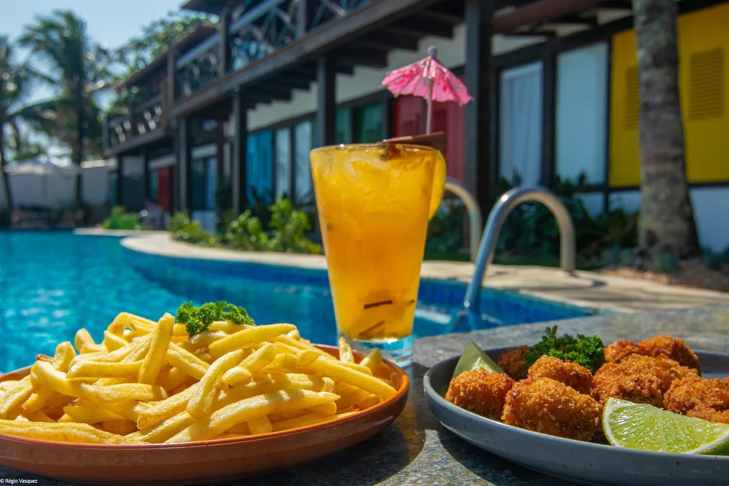 Swimming pool in Chez Pitu Praia Hotel