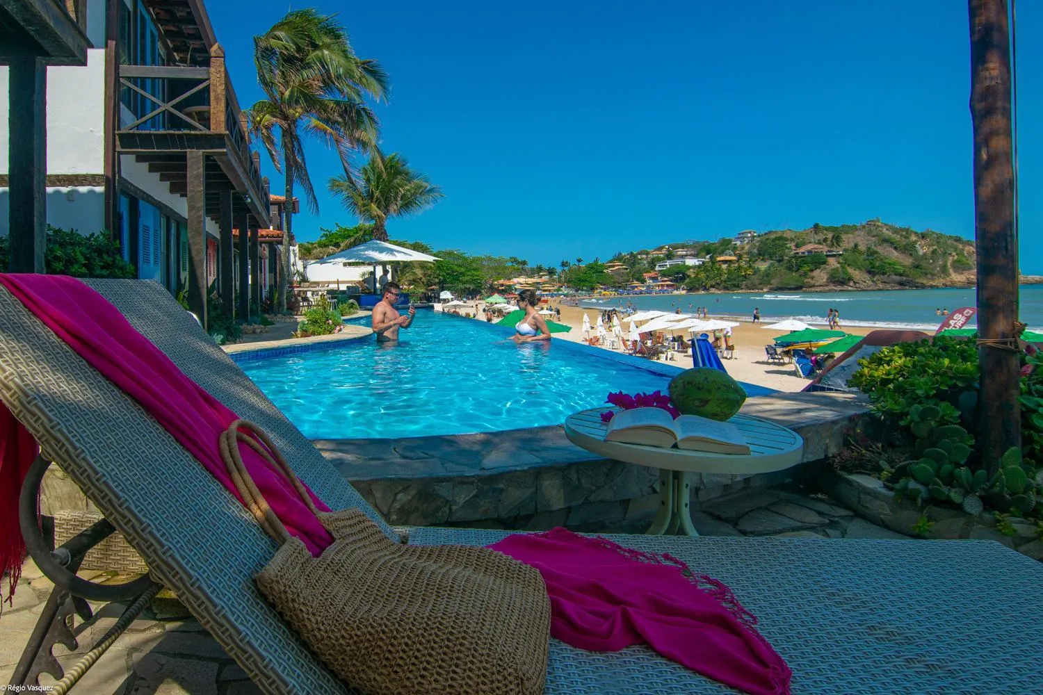Swimming pool in Chez Pitu Praia Hotel