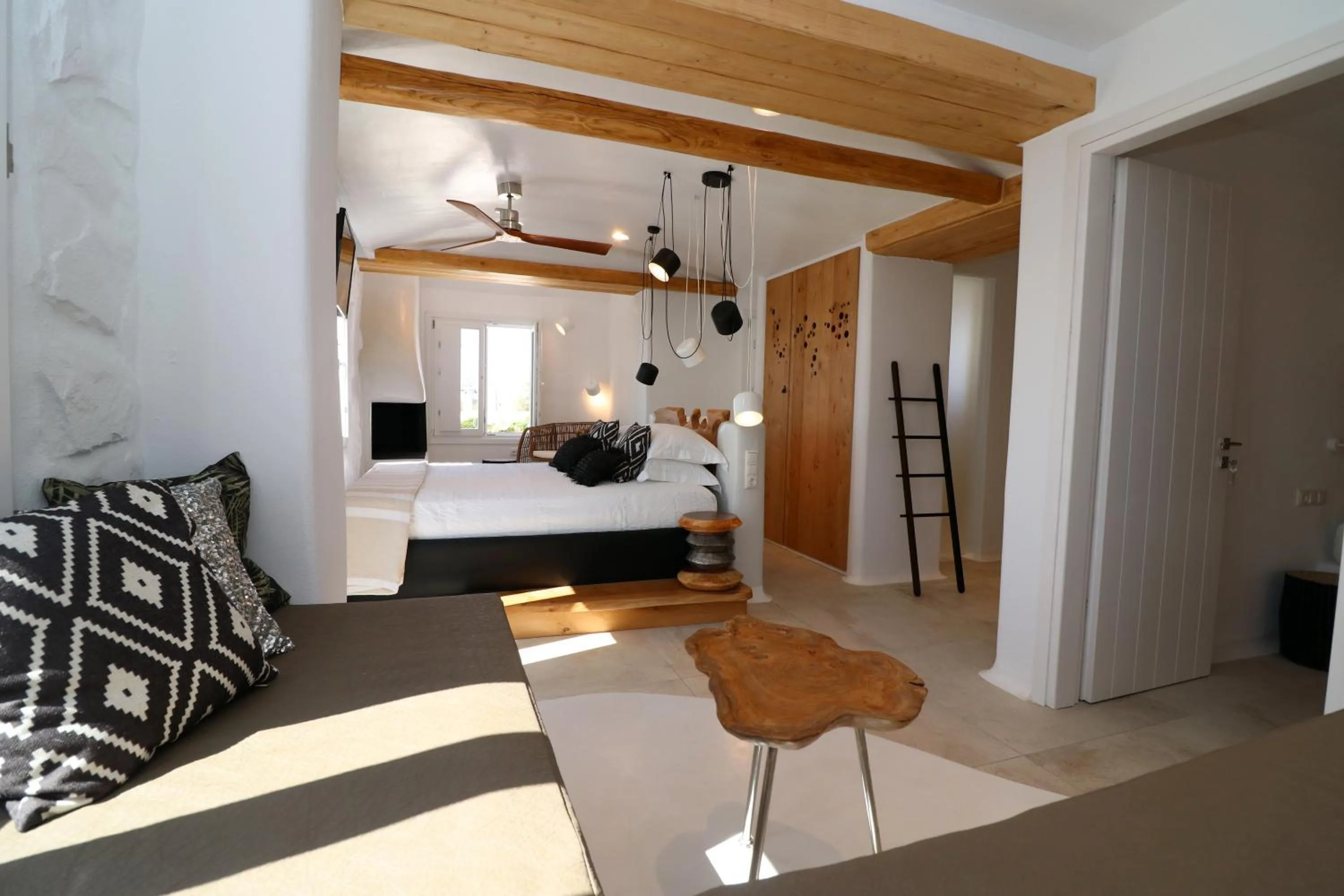 Seating area, Bed in Alkyoni Beach Hotel