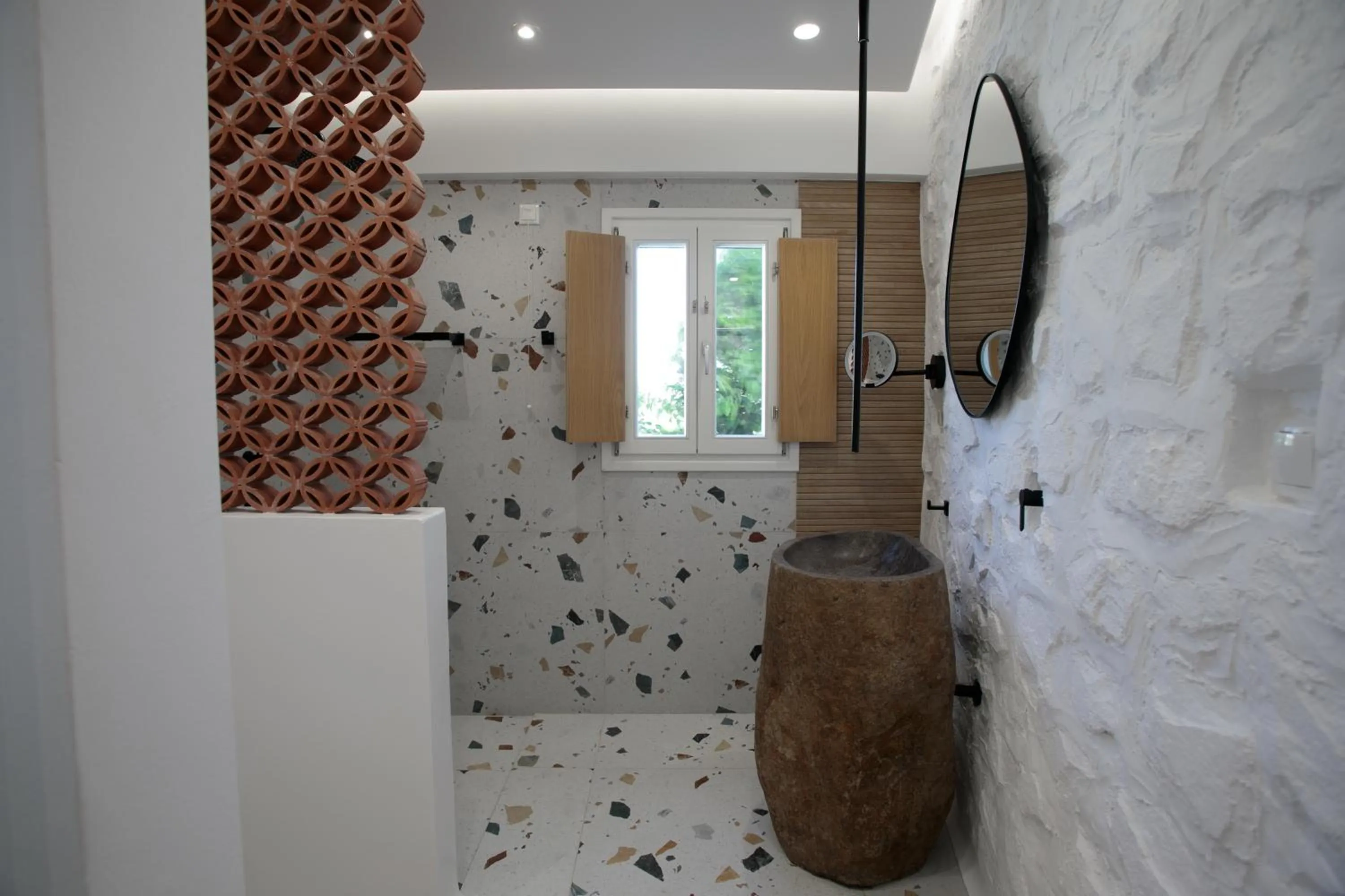 Shower in Alkyoni Beach Hotel