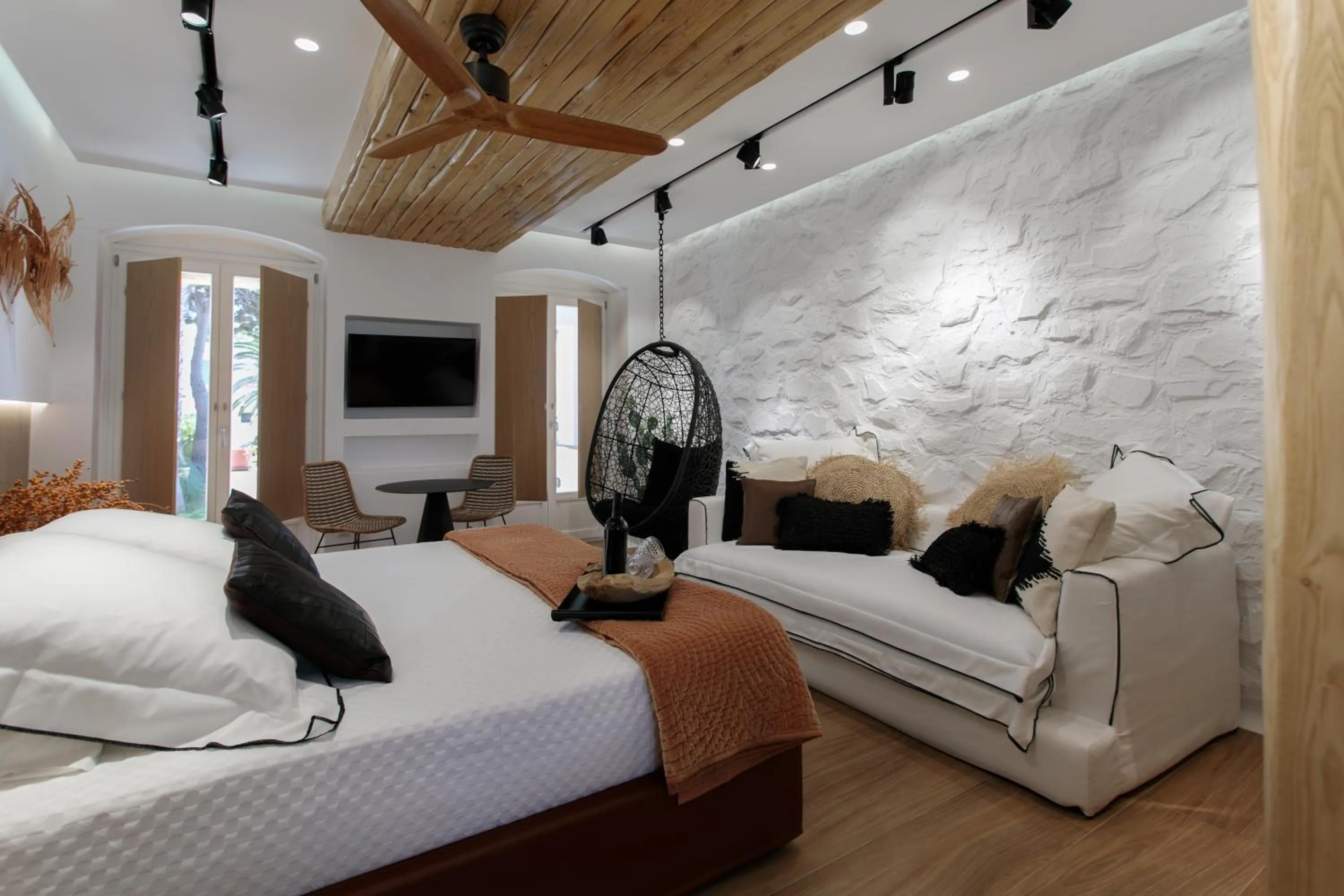 Living room, Bed in Alkyoni Beach Hotel