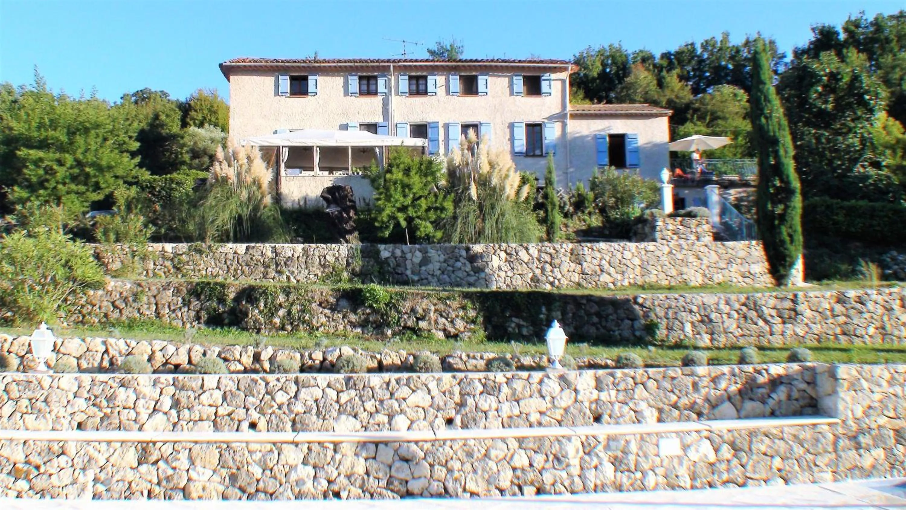 Property building in B&B with charm, quiet, kitchen, sw pool.