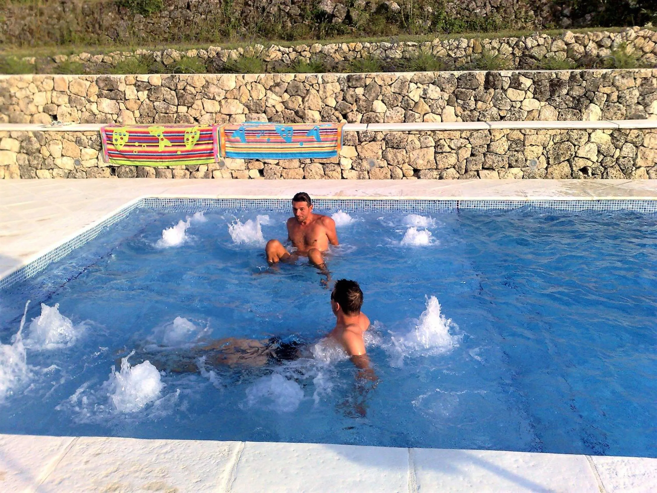 Hot Tub in B&B with charm, quiet, kitchen, sw pool.