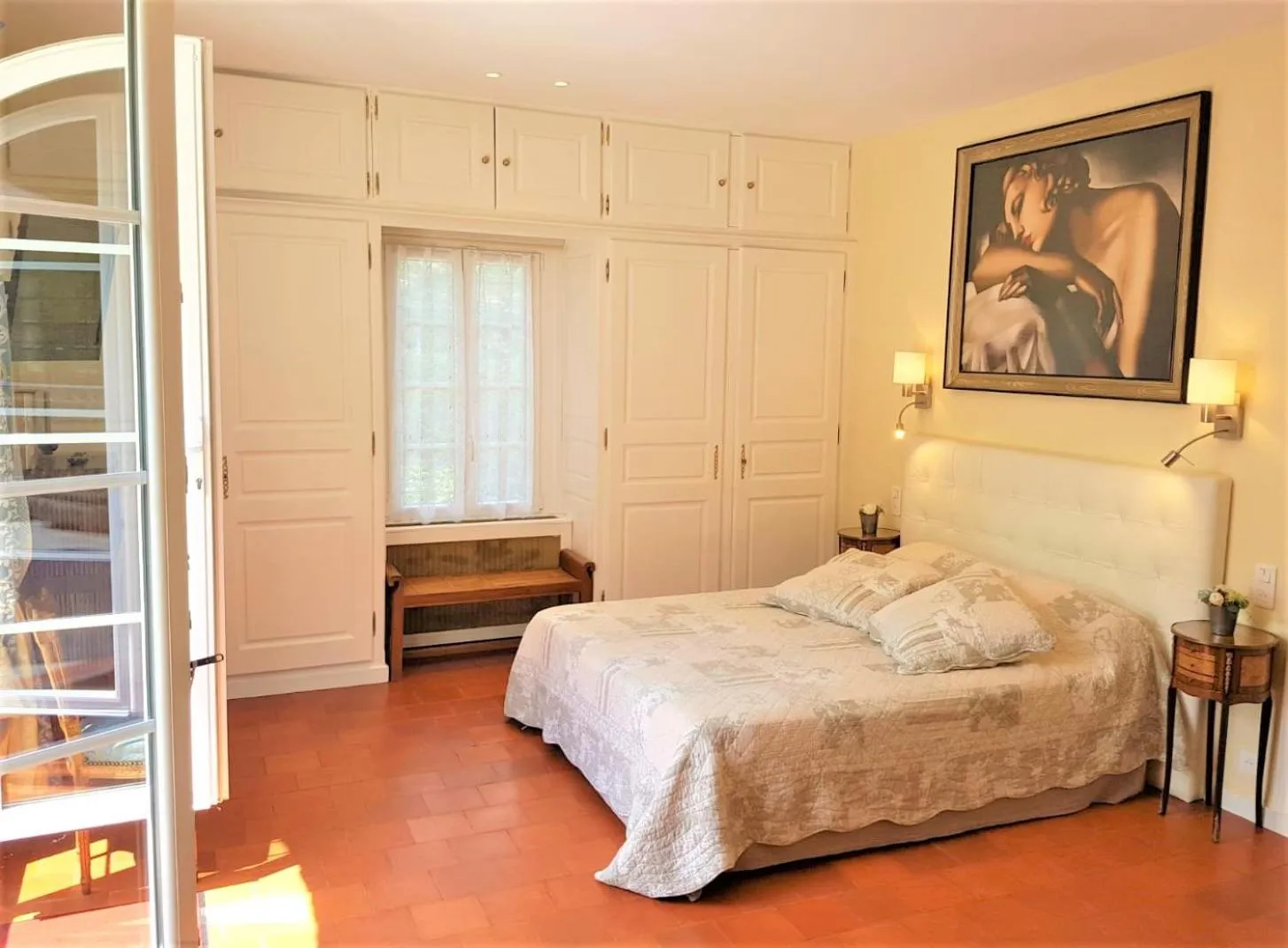 Bed in B&B with charm, quiet, kitchen, sw pool.