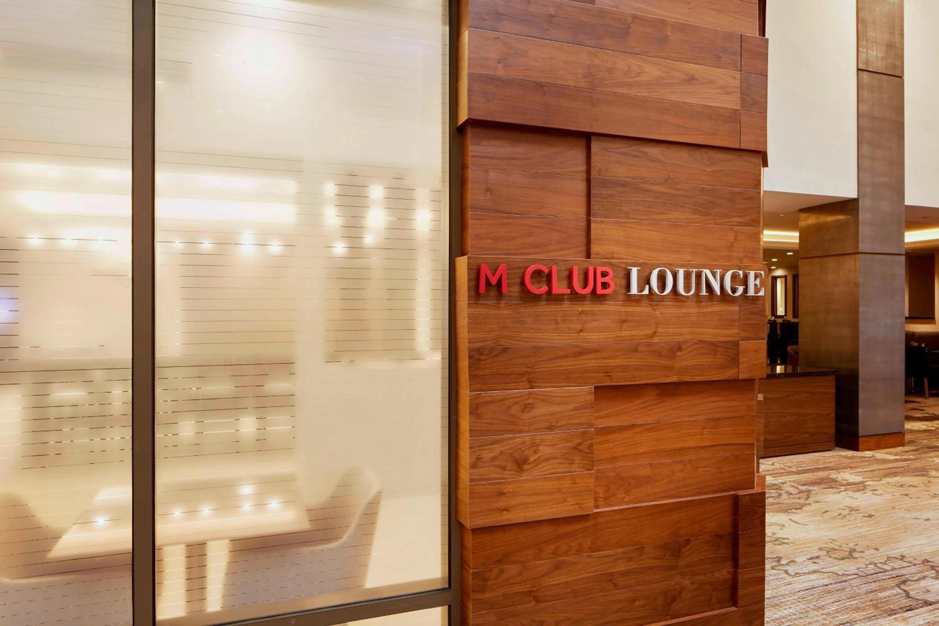 Lounge or bar in Marriott Hartford/Windsor Airport