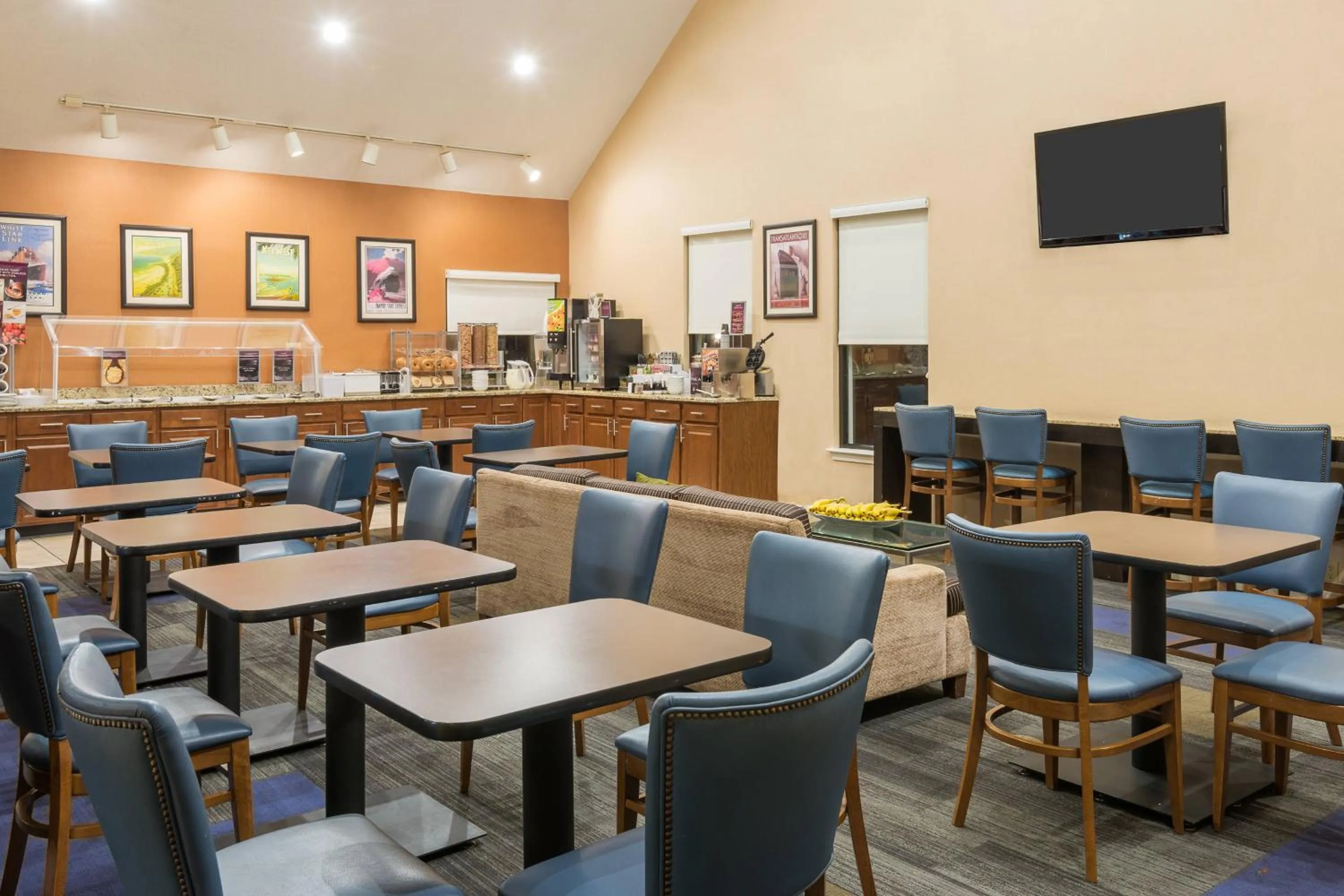 Restaurant/places to eat in Residence Inn Hartford Windsor