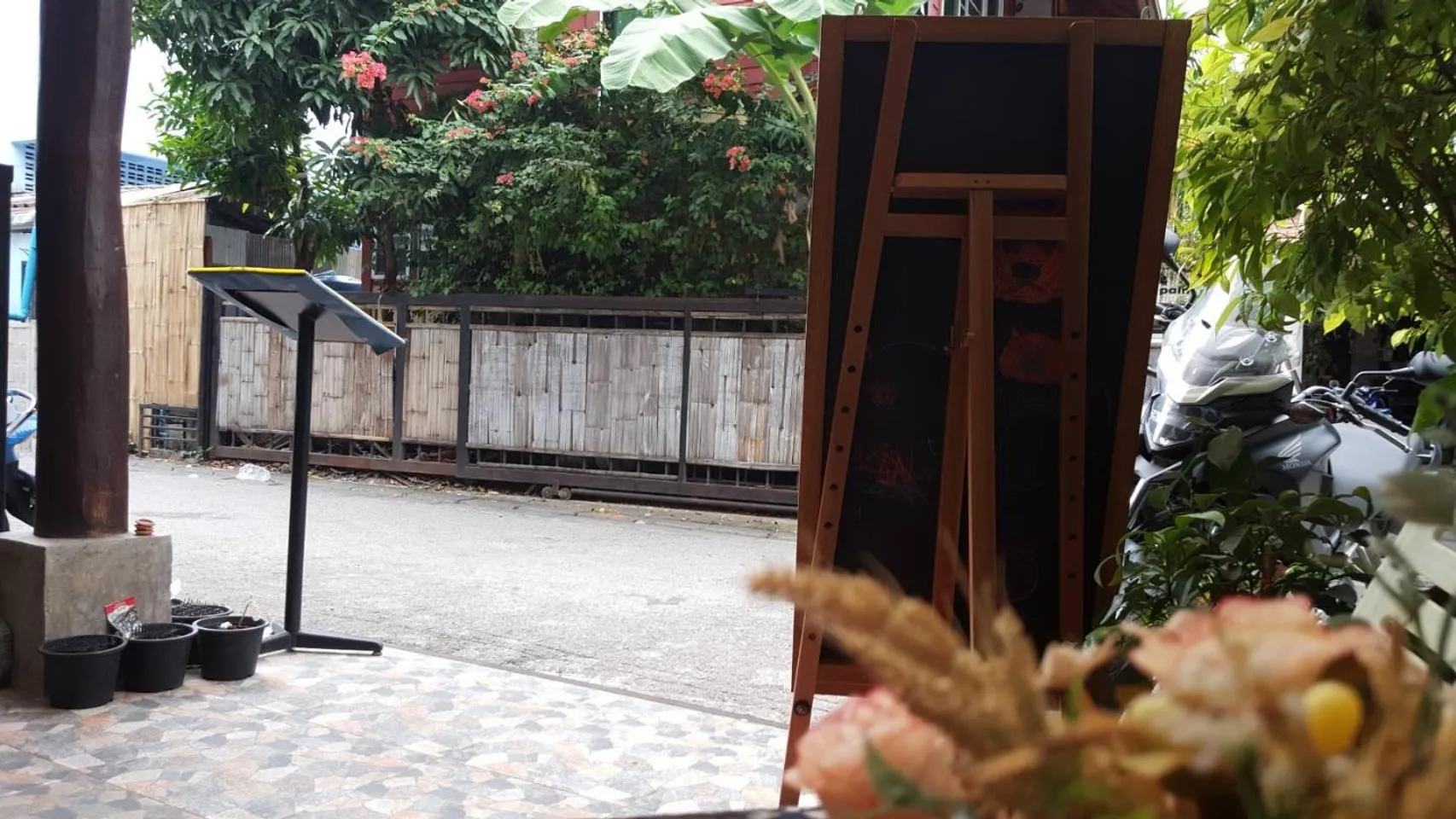 Facade/entrance in The Commonroom CNX