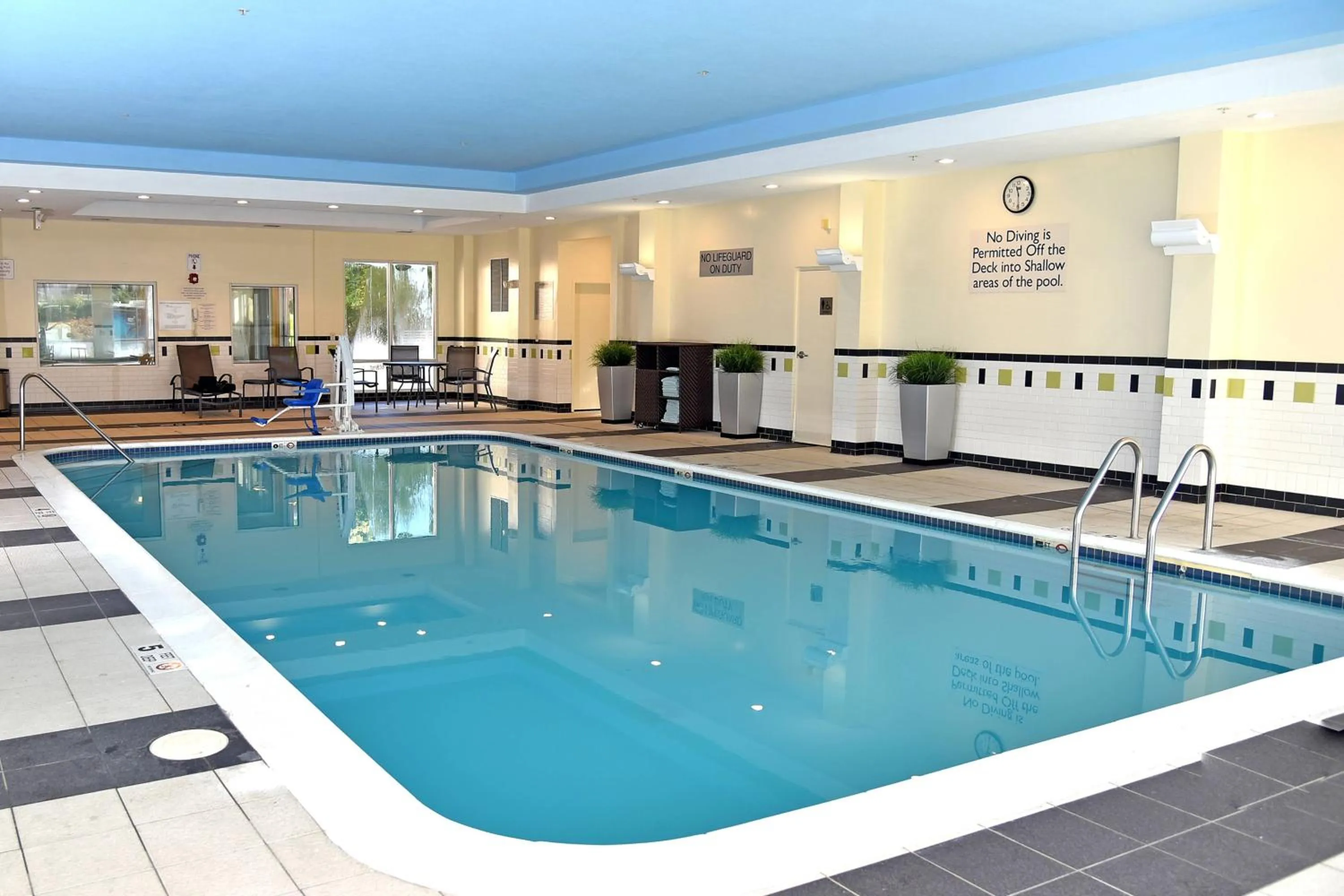 Swimming pool in Fairfield Inn Hartford Airport