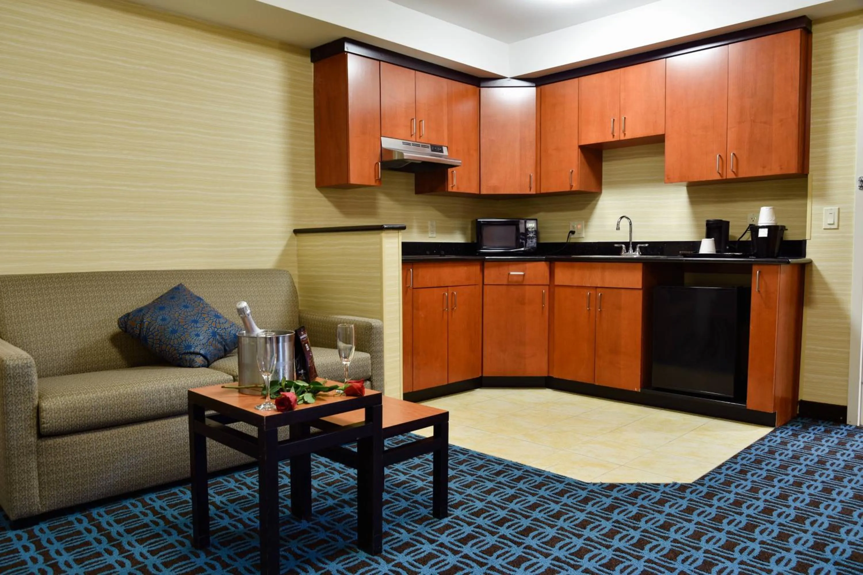 Kitchen or kitchenette in Fairfield Inn Hartford Airport
