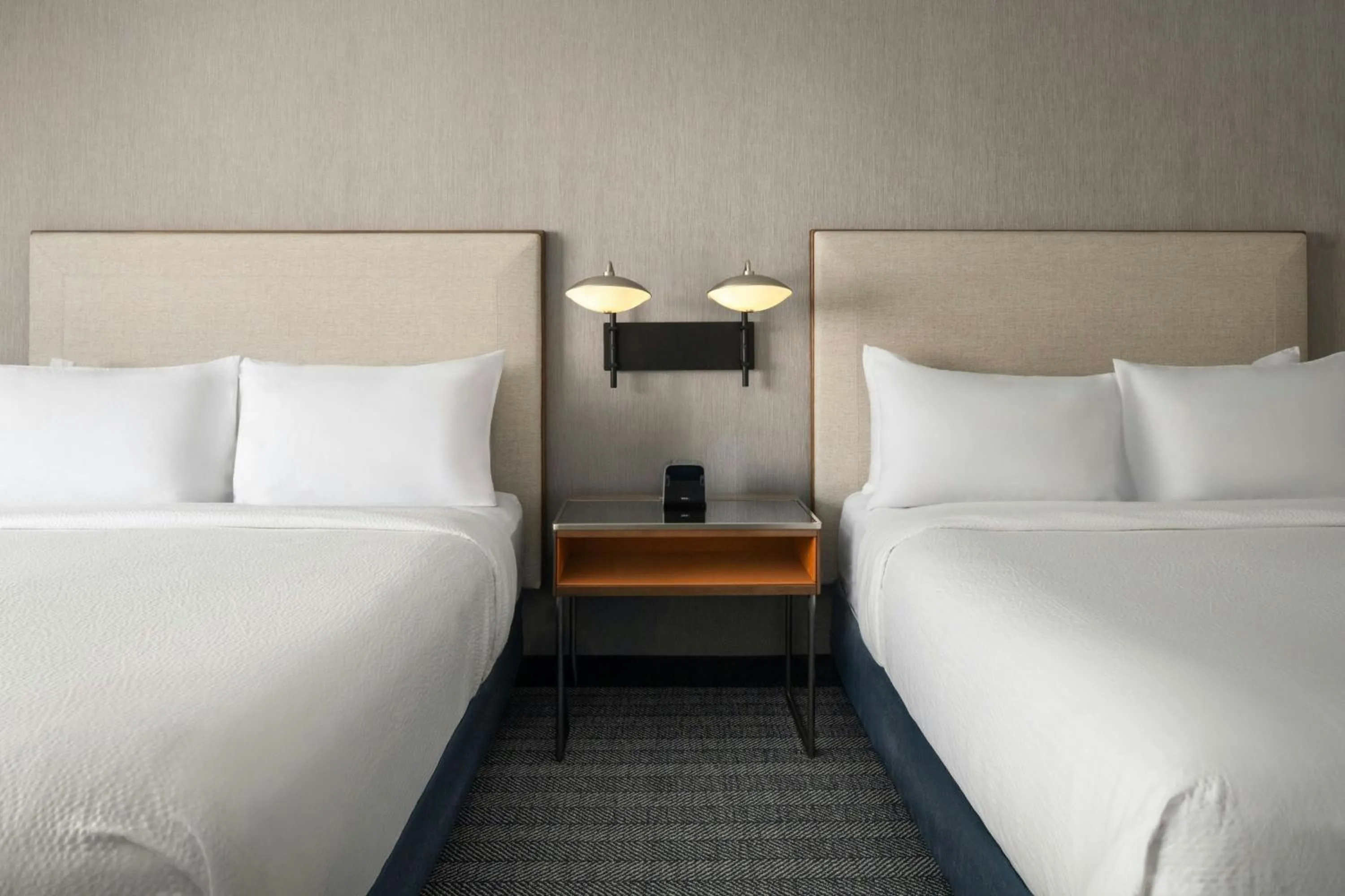 Photo of the whole room, Bed in Courtyard Hartford Cromwell