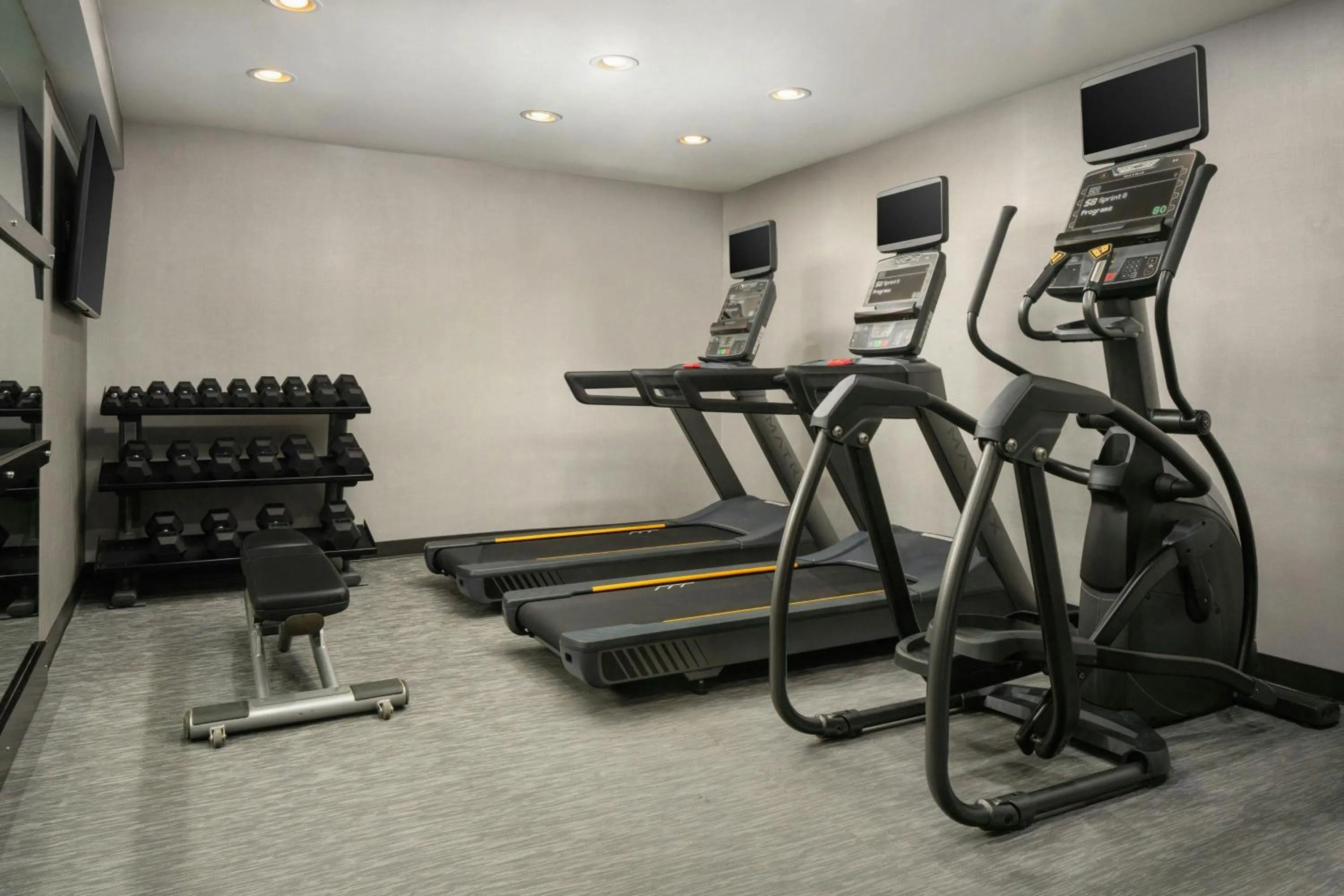 Fitness centre/facilities in Courtyard Hartford Cromwell