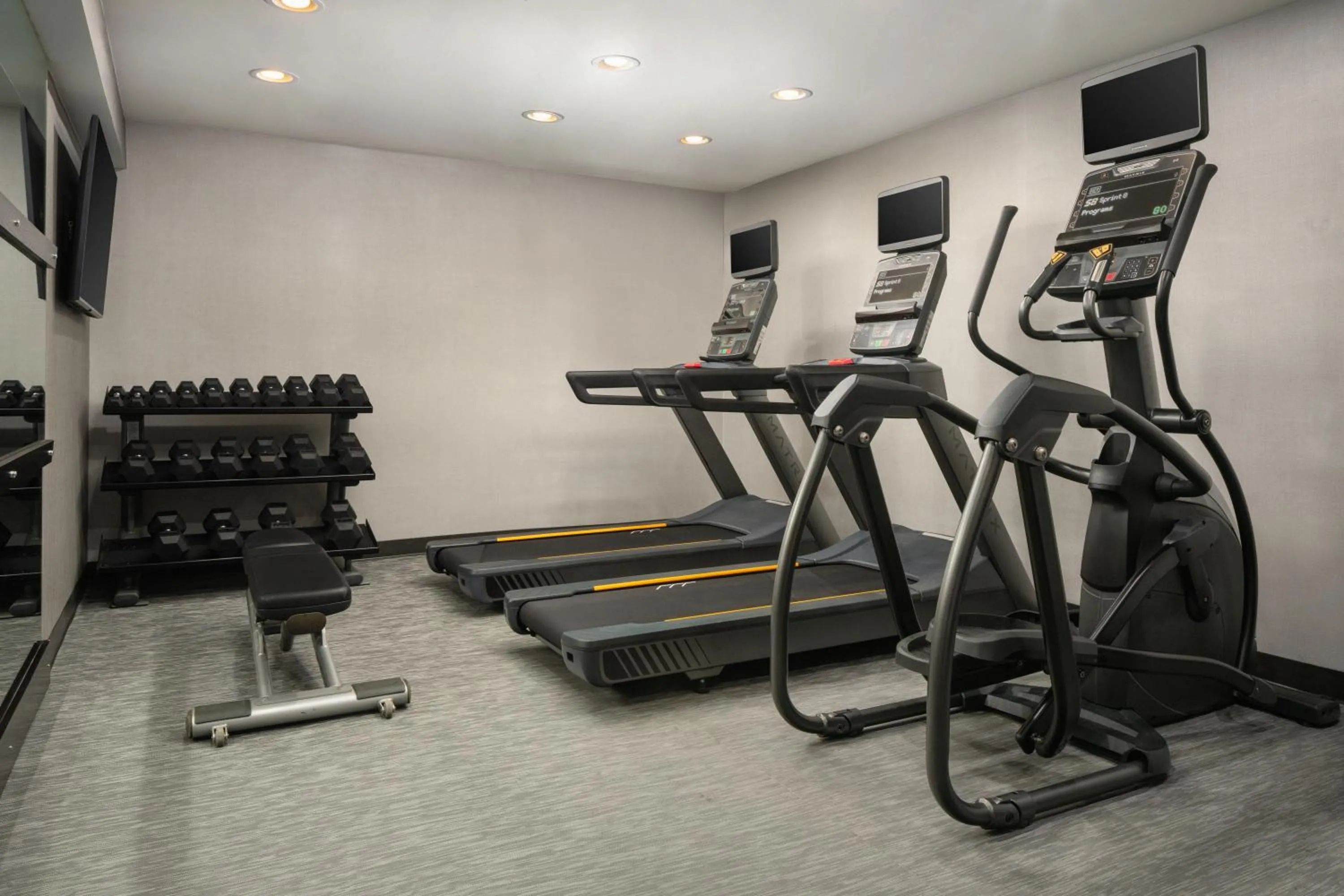 Fitness centre/facilities in Courtyard Hartford Cromwell