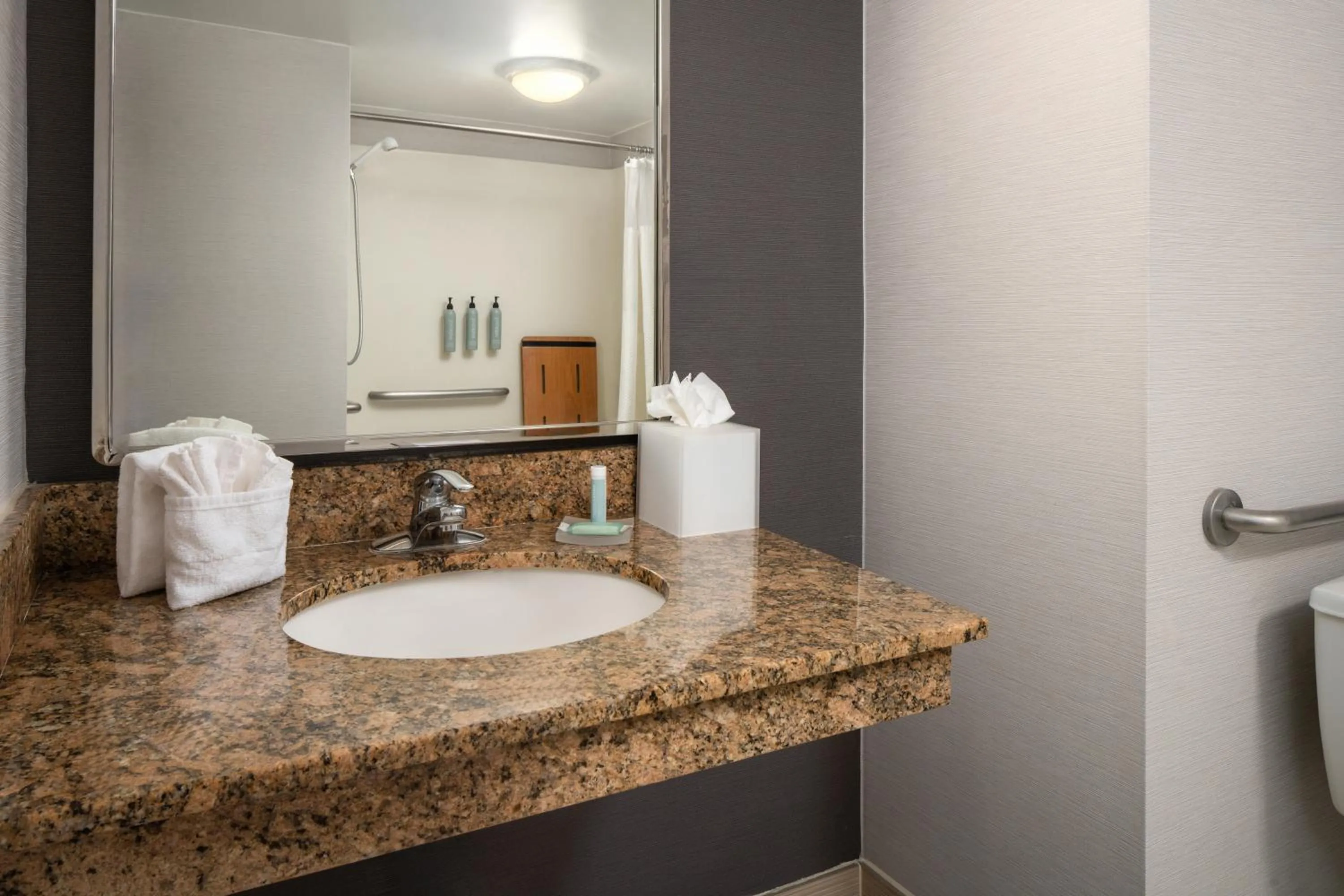 Courtyard Hartford Cromwell