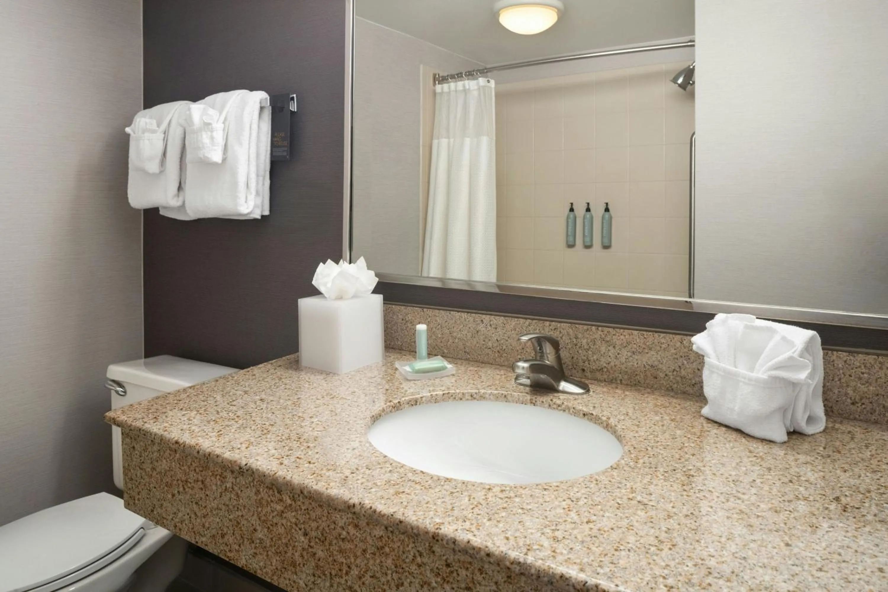 Bathroom in Courtyard Hartford Cromwell