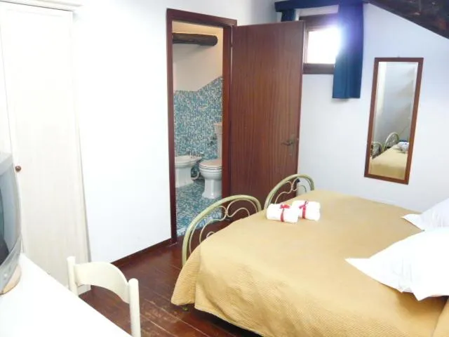 Bedroom, Bed in Villa Gabriella B&B - Apartments