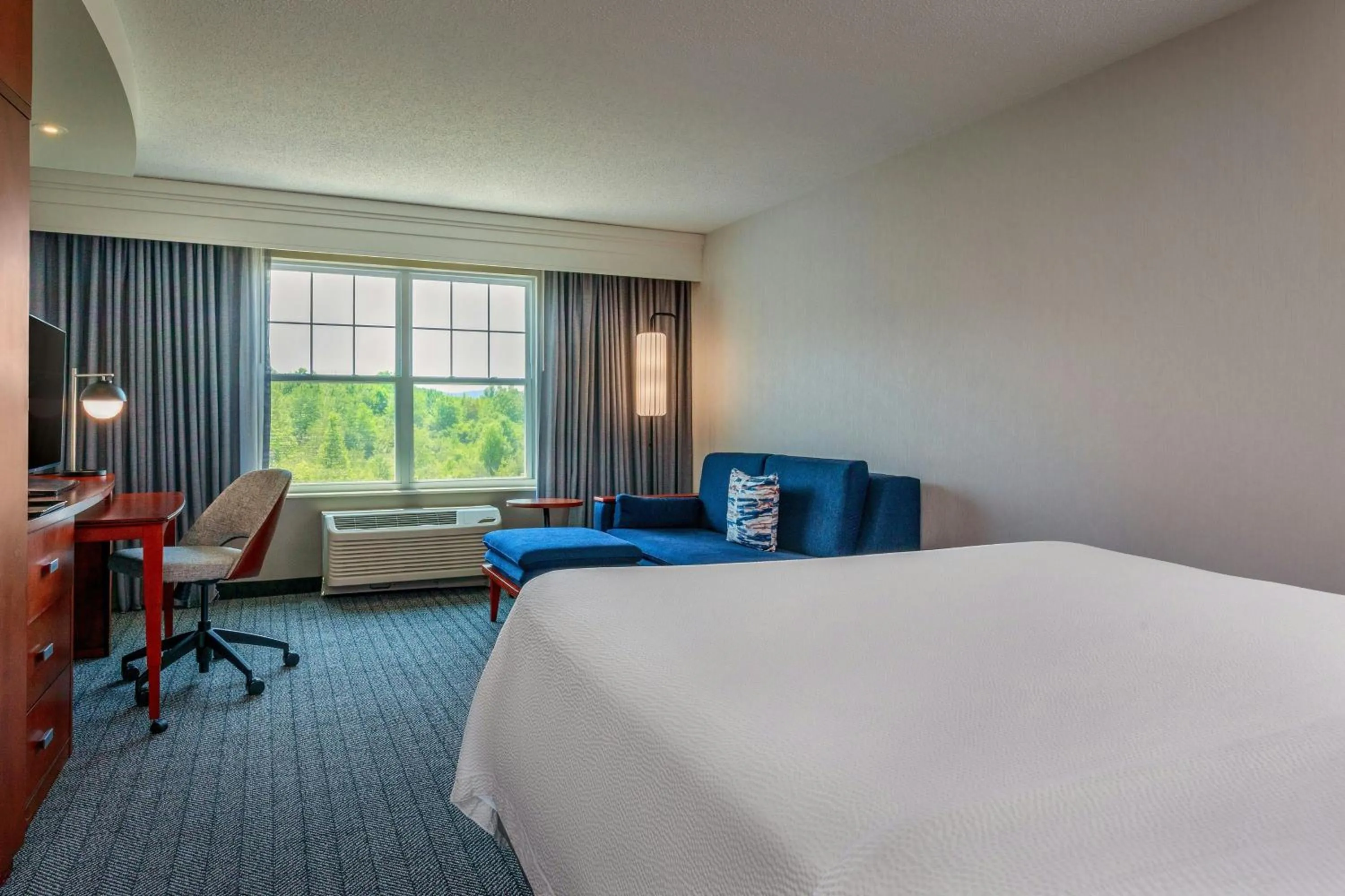 Photo of the whole room, Bed in Courtyard Hadley Amherst