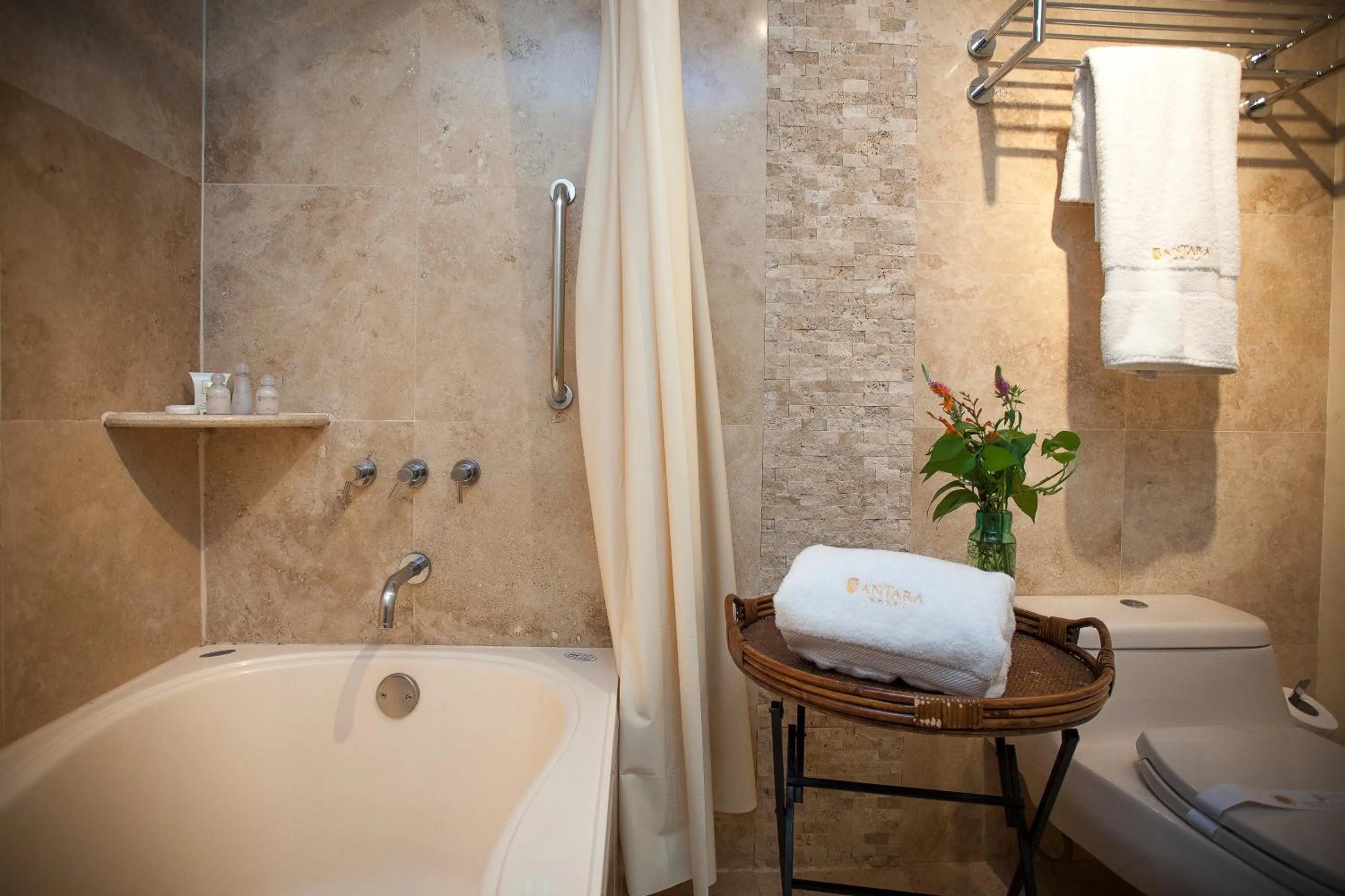 Hot Tub in Antara Hotel & Suites - Miraflores