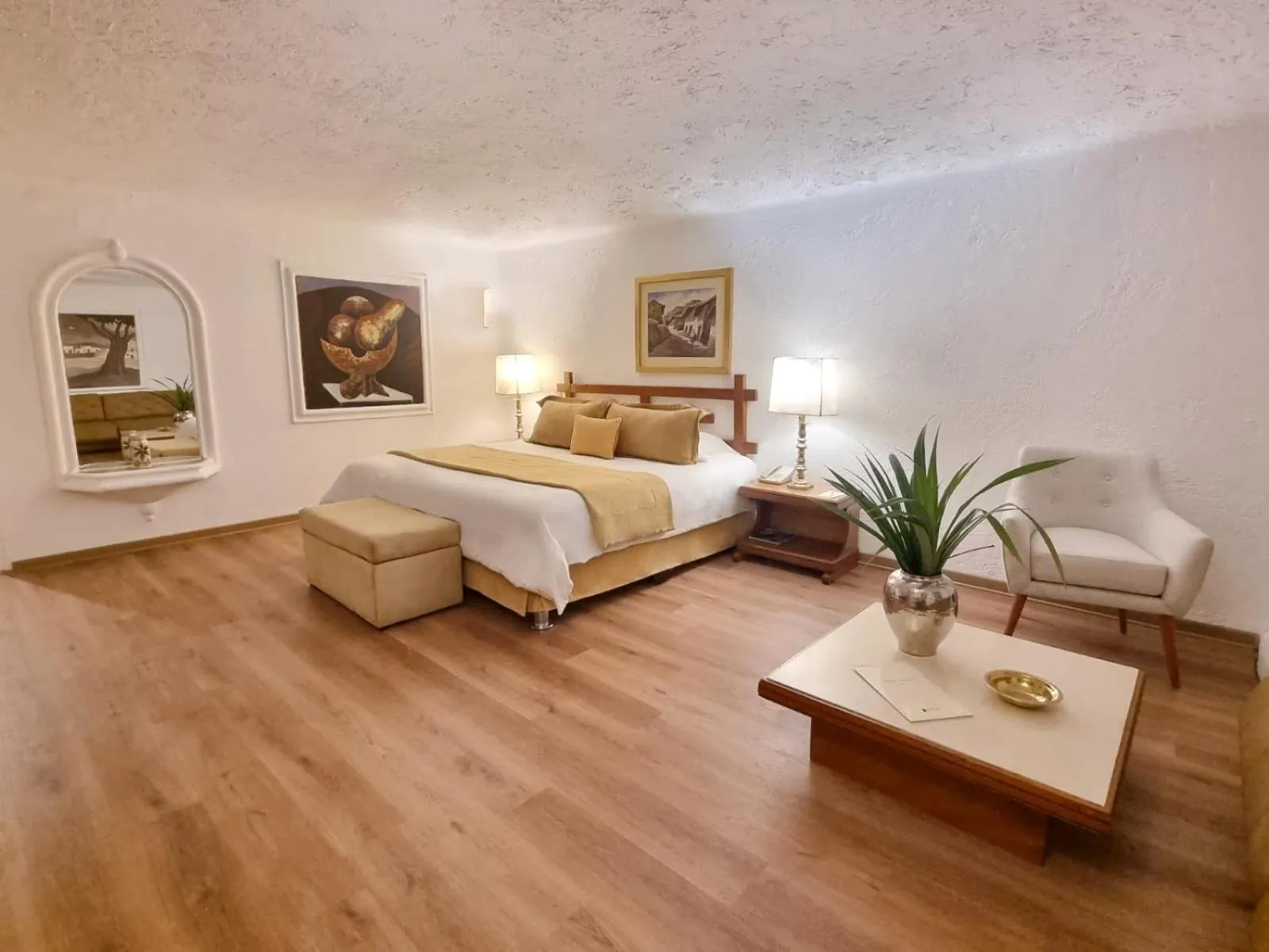 Photo of the whole room, Bed in Antara Hotel & Suites - Miraflores