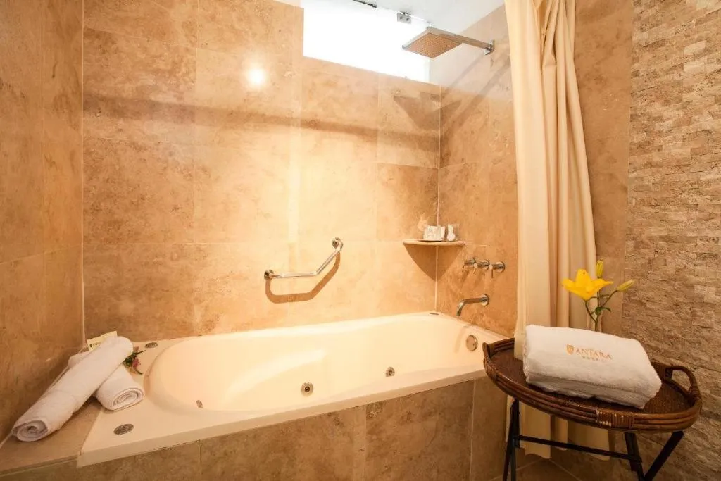 Bath in Antara Hotel & Suites - Miraflores