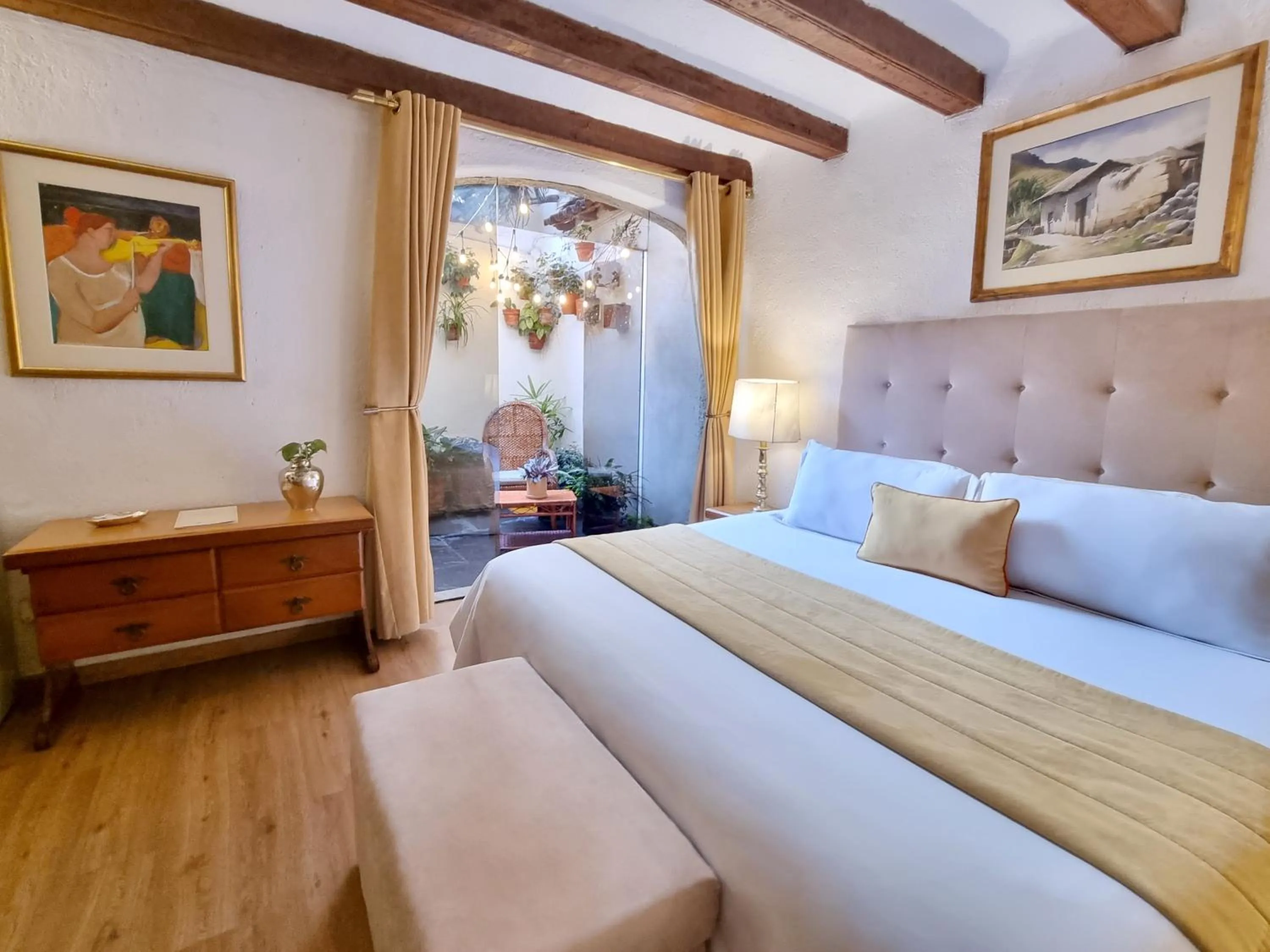 Photo of the whole room, Bed in Antara Hotel & Suites - Miraflores