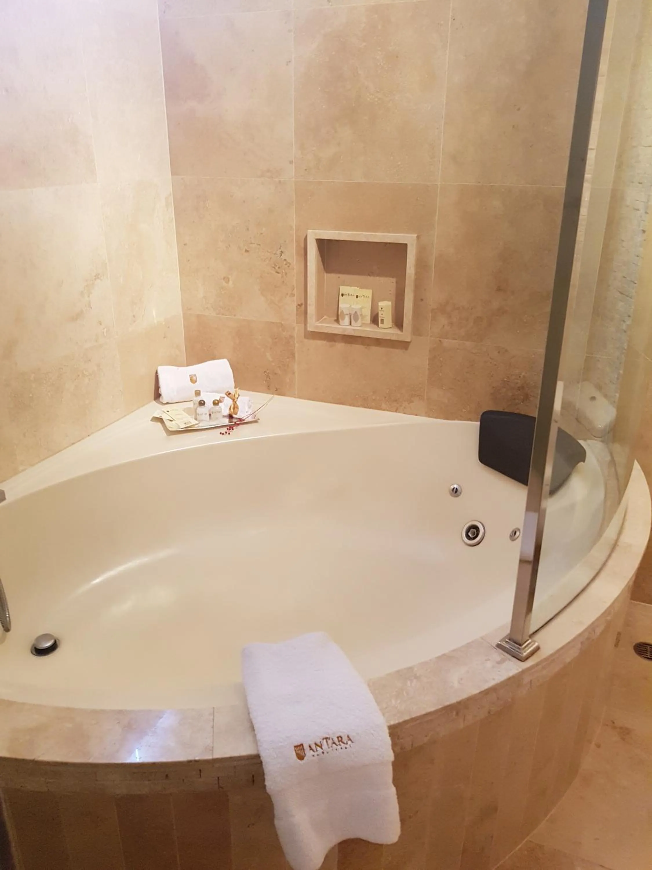 Hot Tub in Antara Hotel & Suites - Miraflores