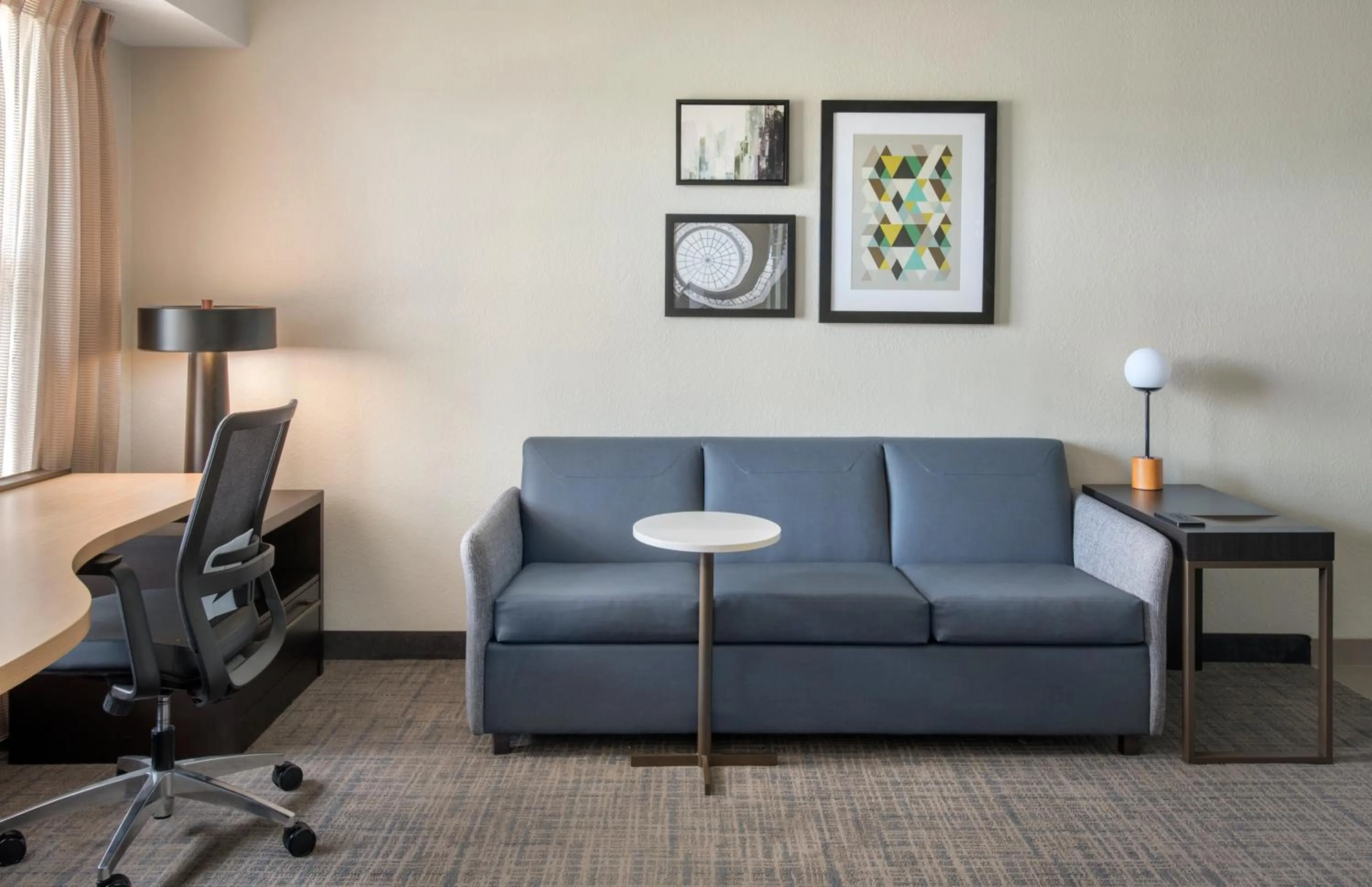 Seating area in Residence Inn Hartford Manchester