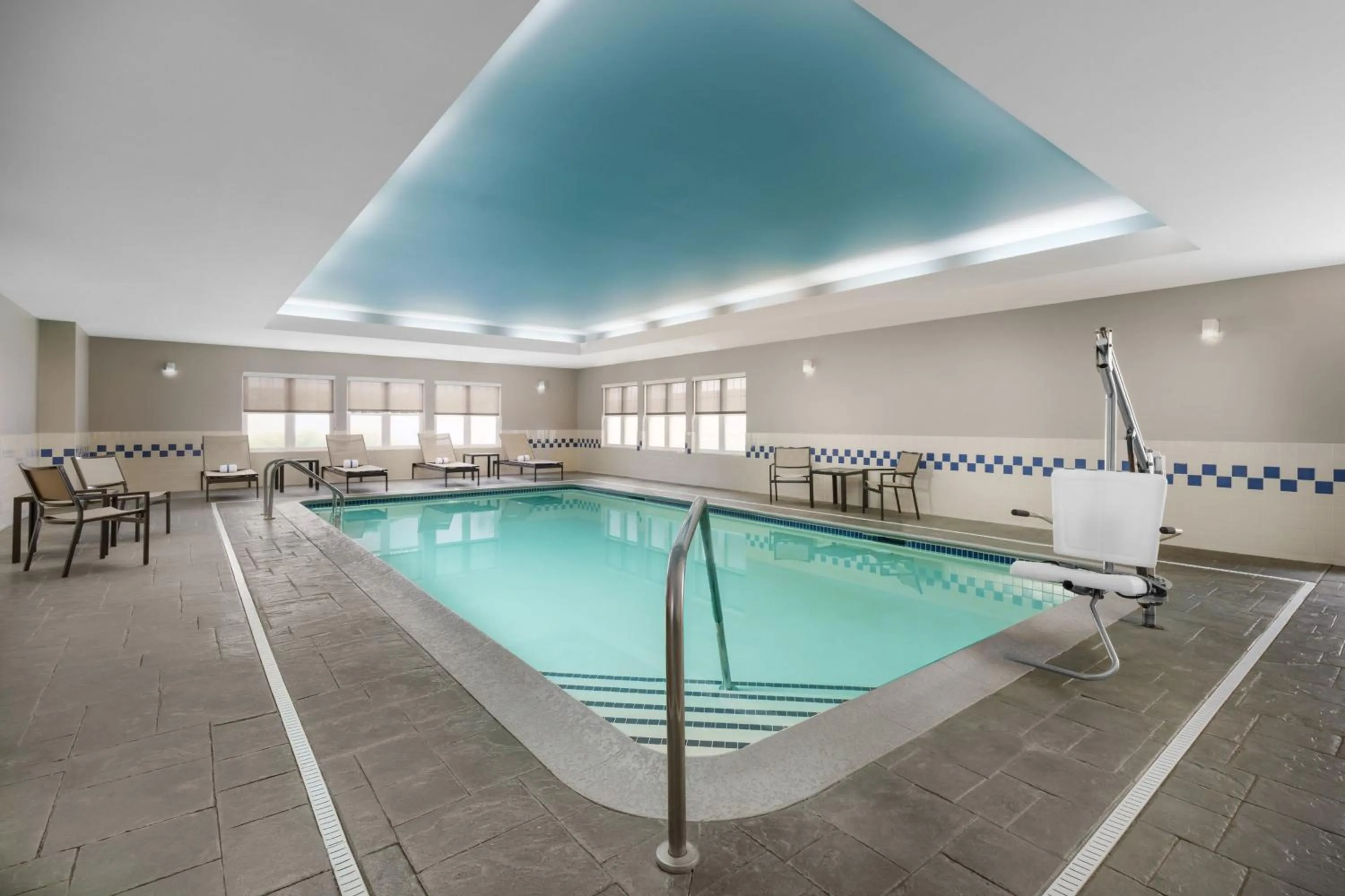 Swimming pool in Residence Inn Hartford Rocky Hill