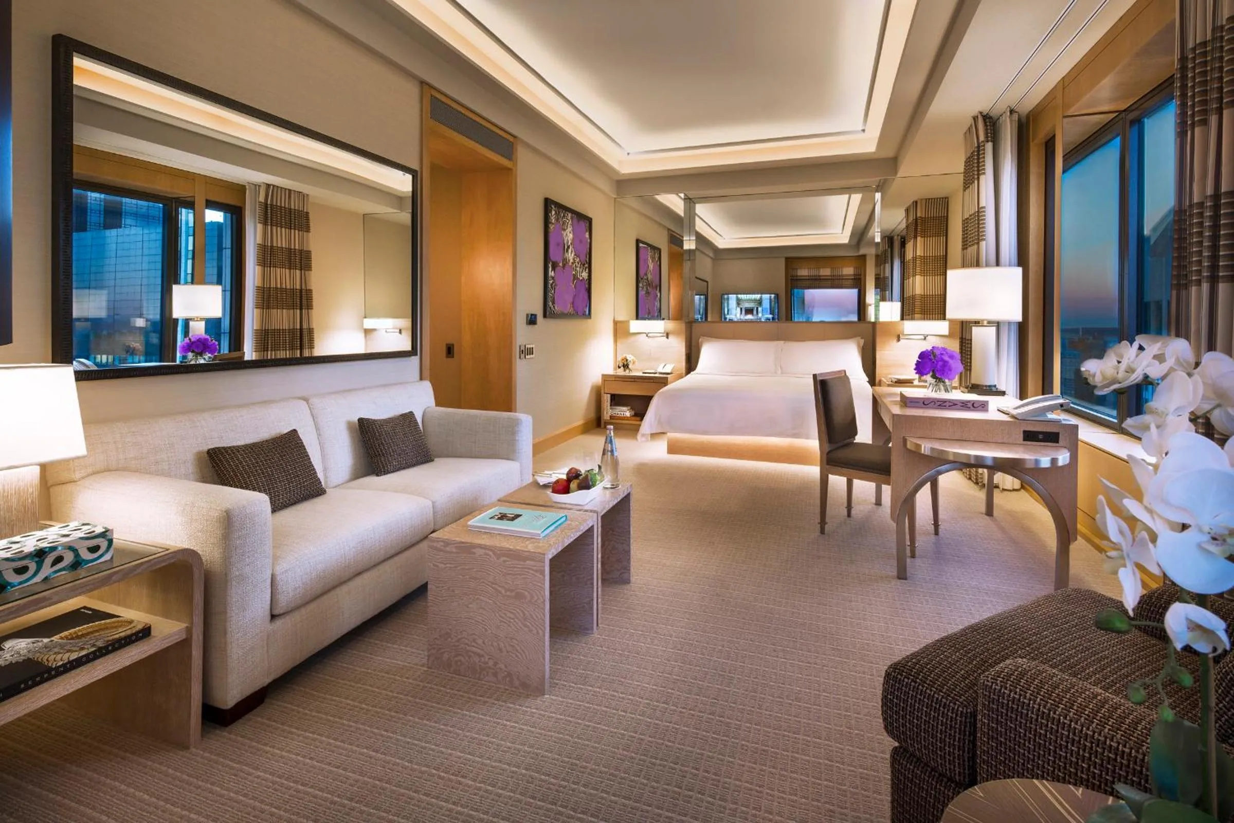 Photo of the whole room in Four Seasons Hotel New York