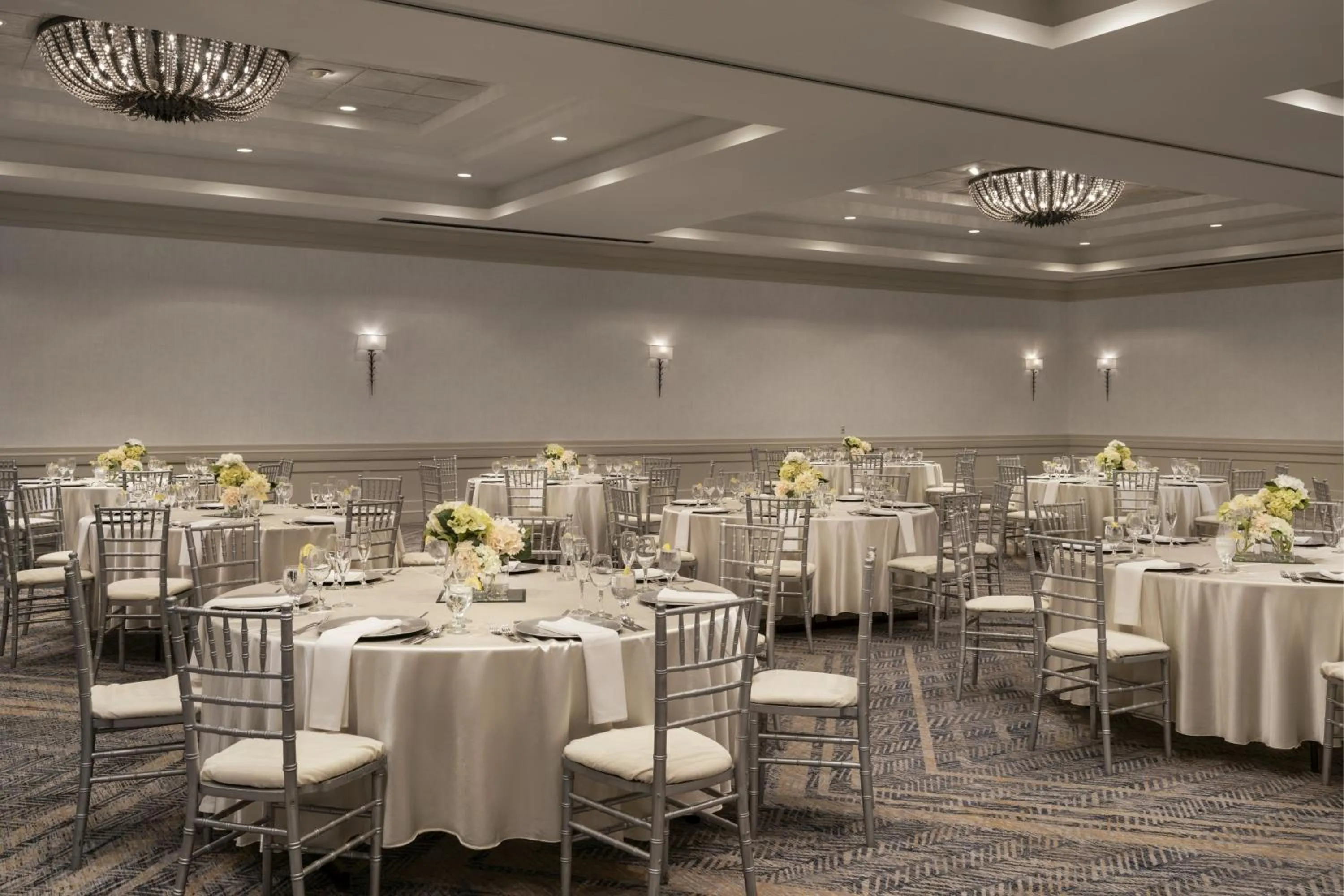 Lobby or reception in Bakersfield Marriott at the Convention Center