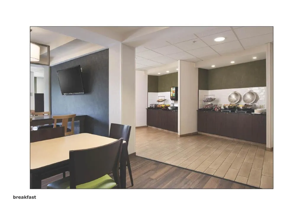 Breakfast in Fairfield Inn & Suites by Marriott Edmond