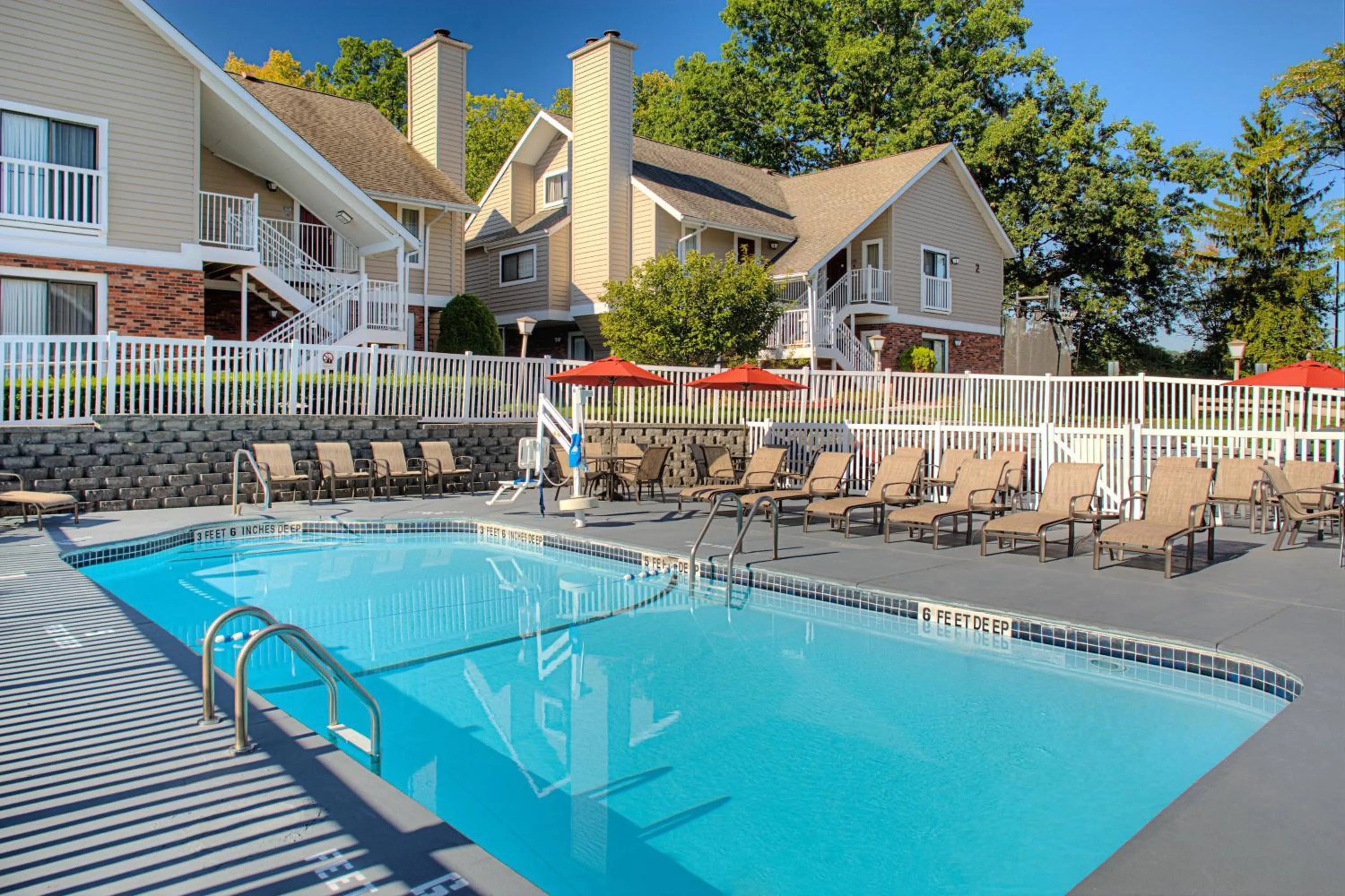 Swimming pool in Residence Inn Binghamton