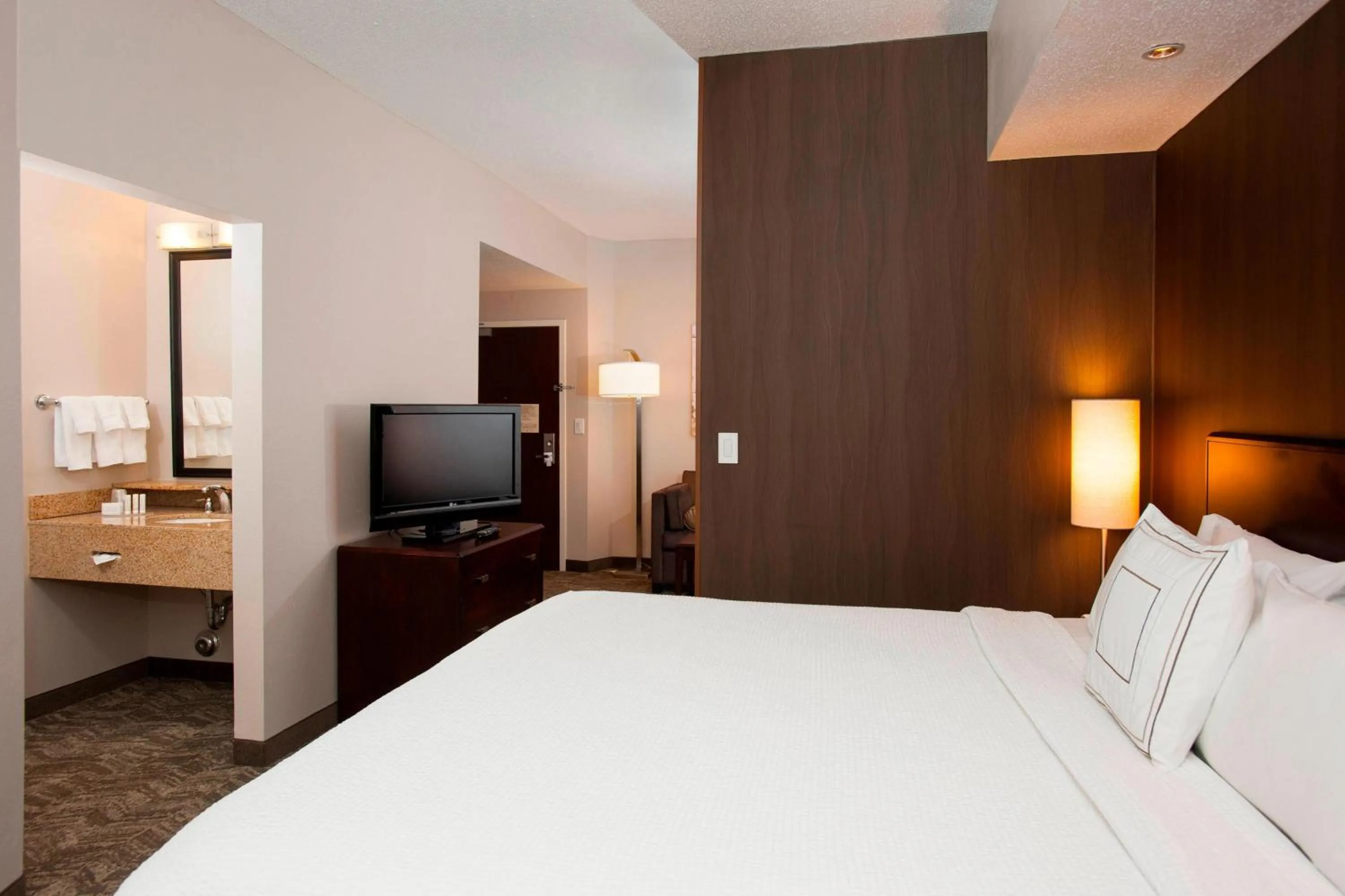 Photo of the whole room, Bed in SpringHill Suites Birmingham Colonnade