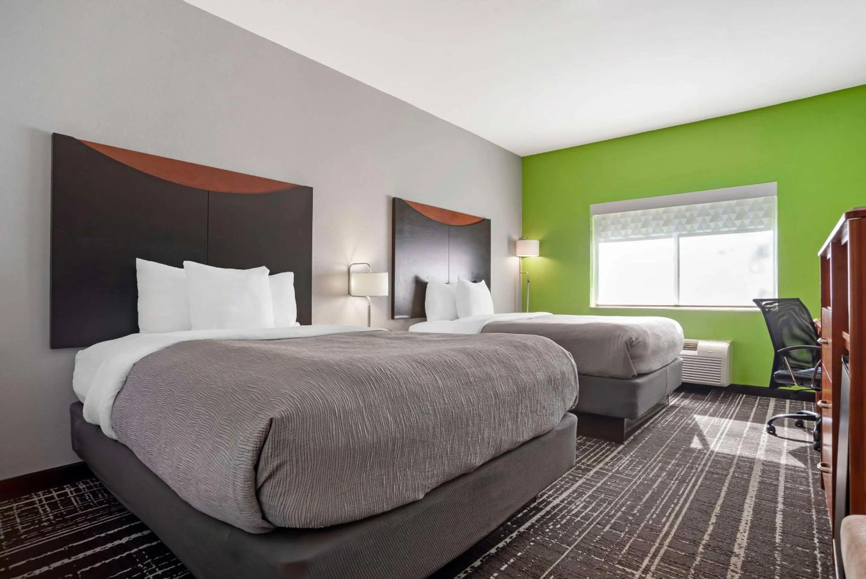 Bedroom, Bed in Quality Inn & Suites Birmingham - Highway 280