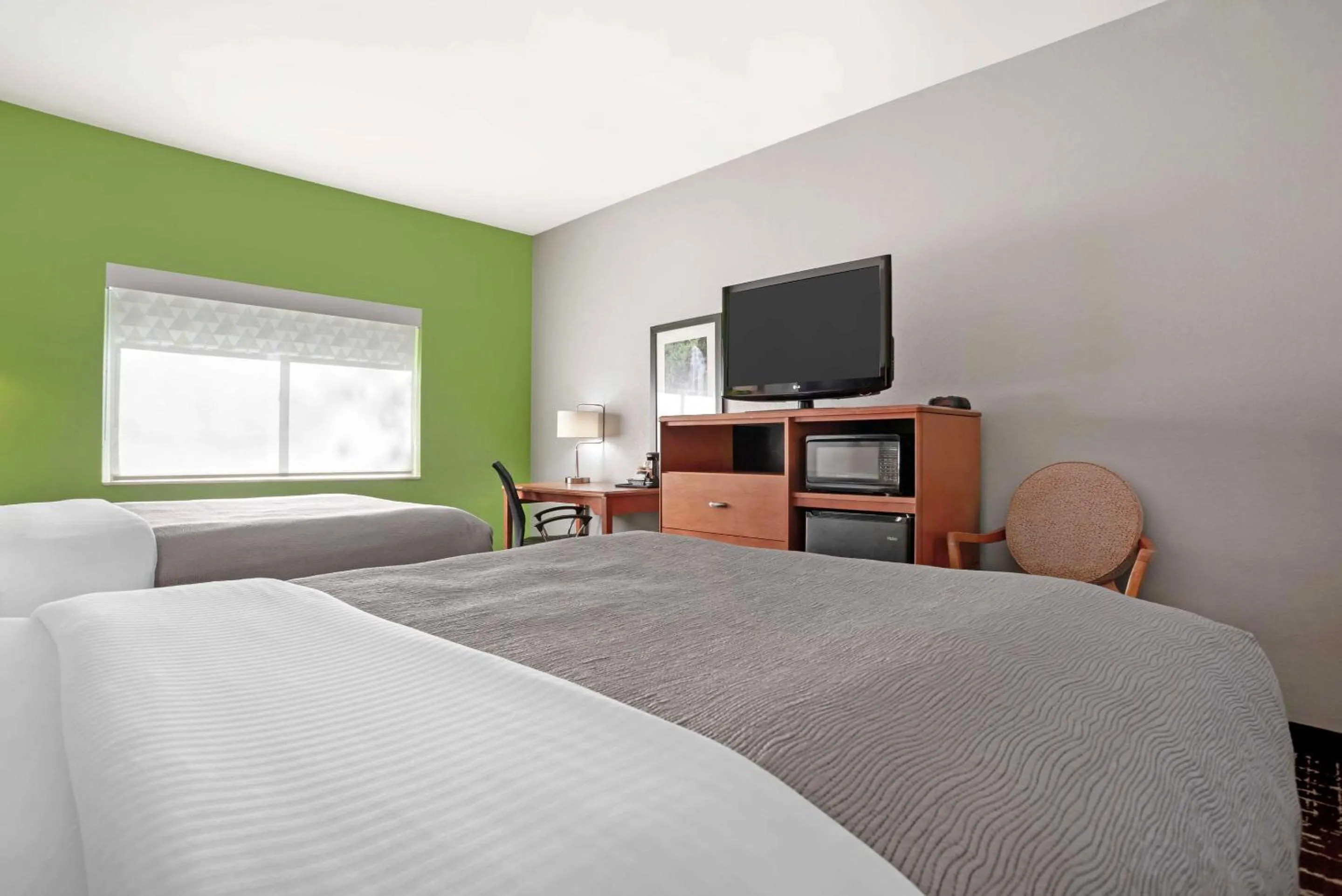 Bedroom, Bed in Quality Inn & Suites Birmingham - Highway 280