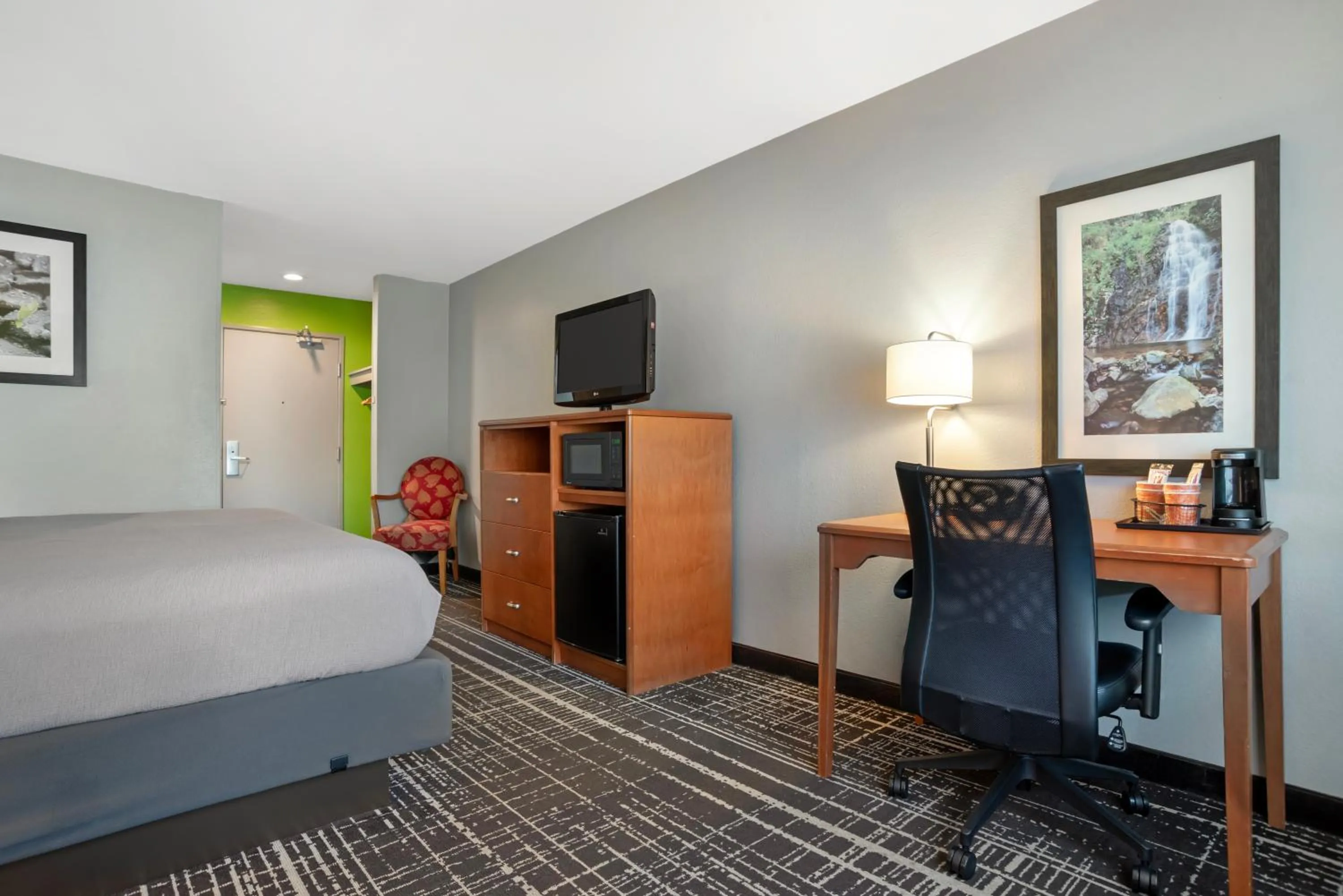 Guests, Bed in Quality Inn & Suites Birmingham - Highway 280