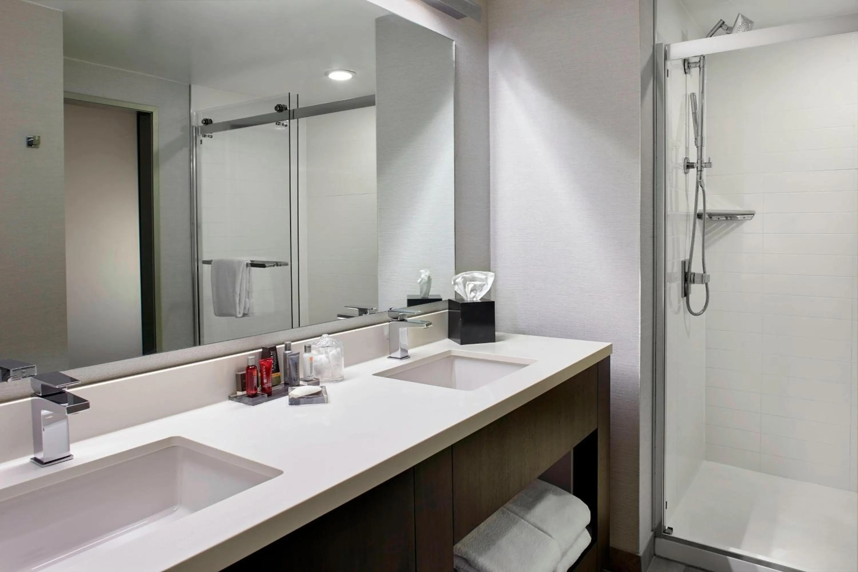 Bathroom in Marriott Birmingham Grandview