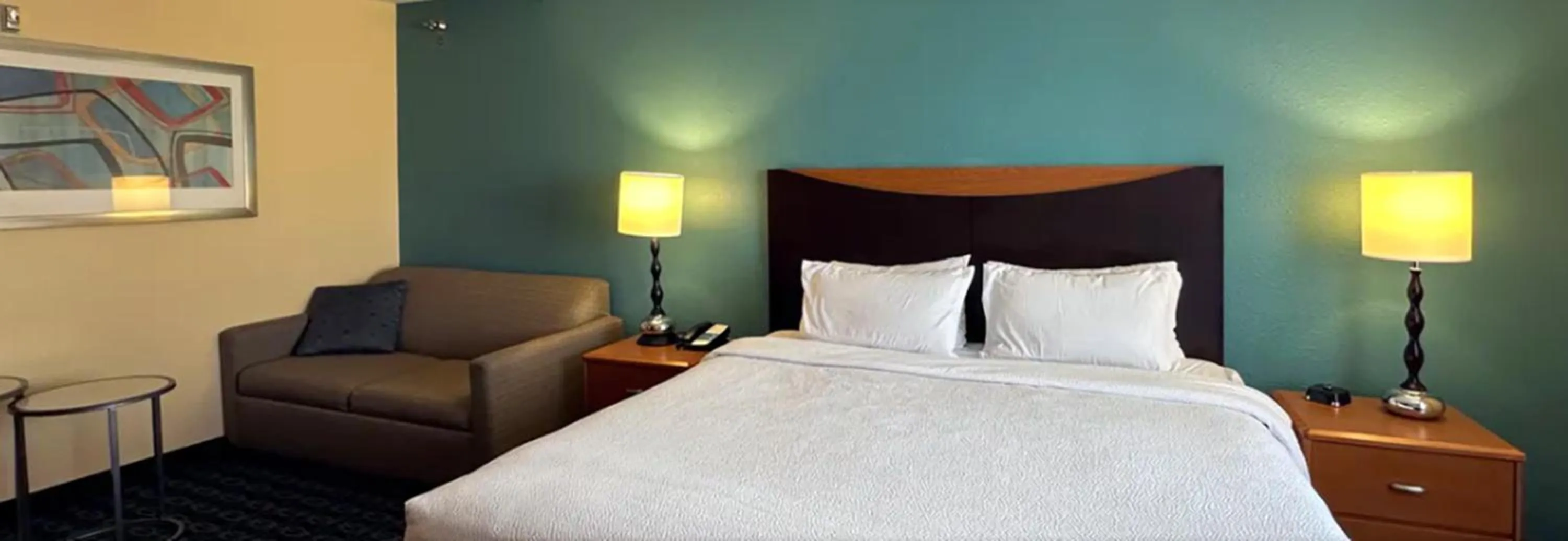 Bed in Country Inn & Suites by Radisson, Bismarck-Mandan
