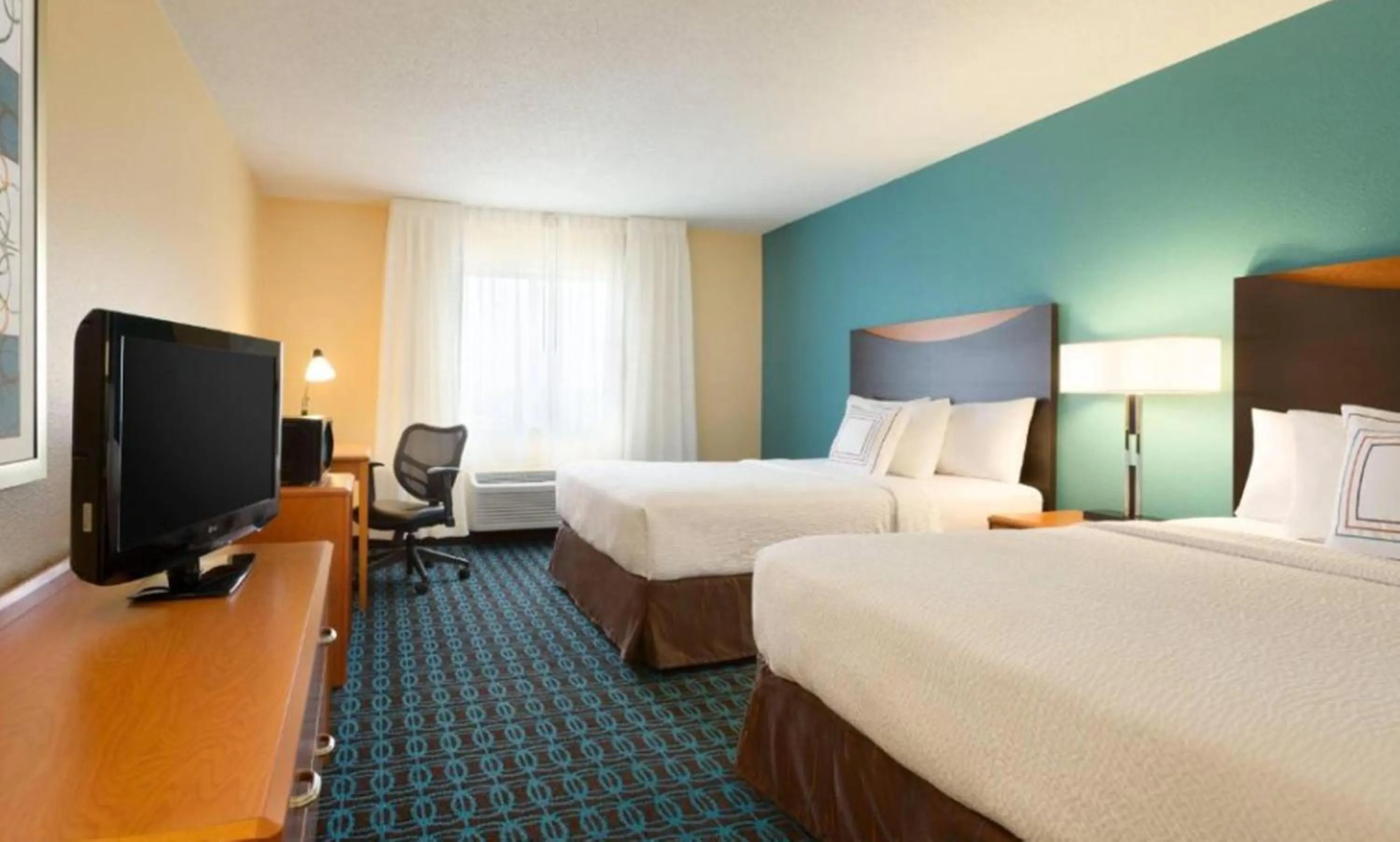 Bed in Country Inn & Suites by Radisson, Bismarck-Mandan