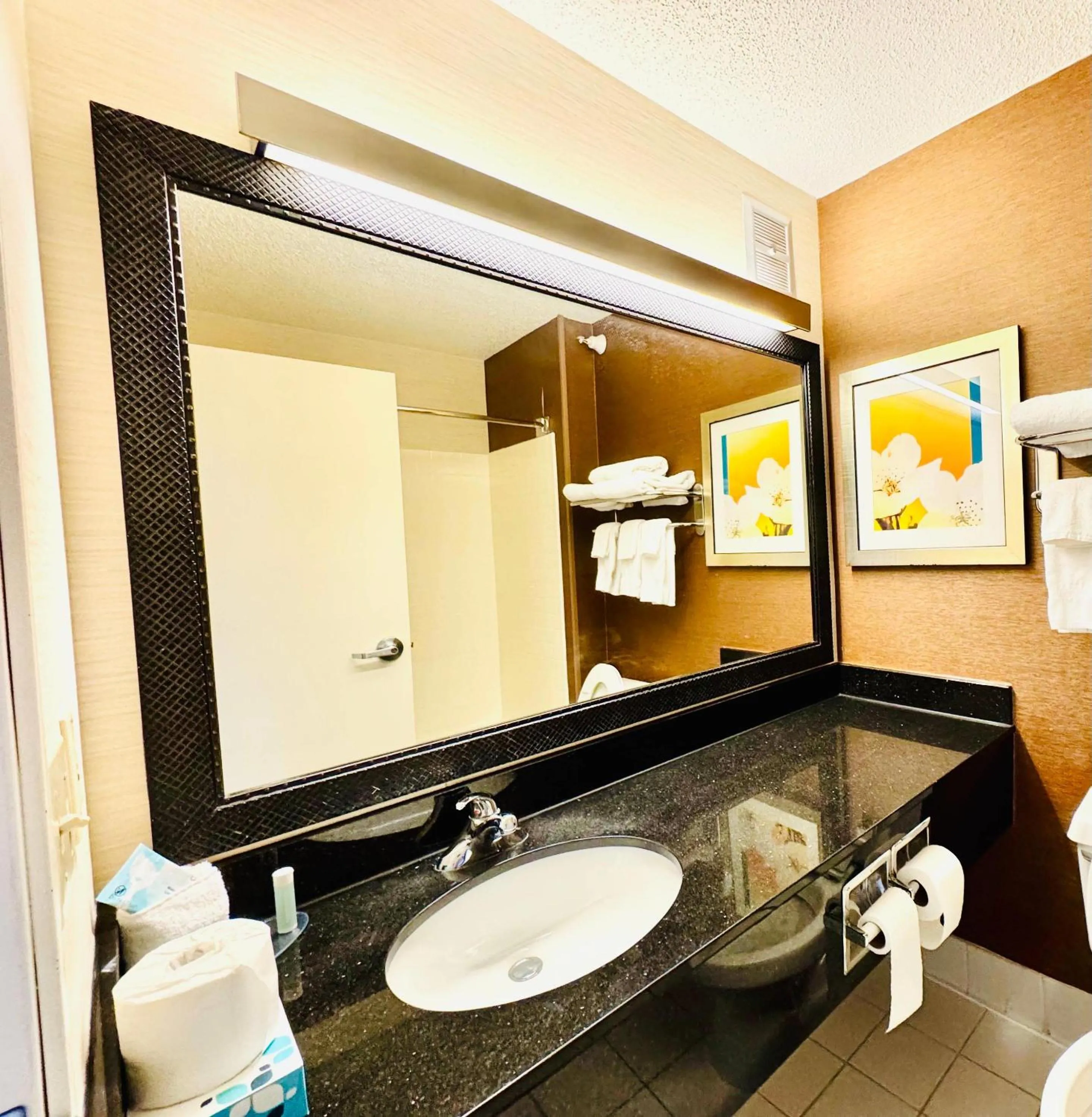 Bedroom in Country Inn & Suites by Radisson, Bismarck-Mandan