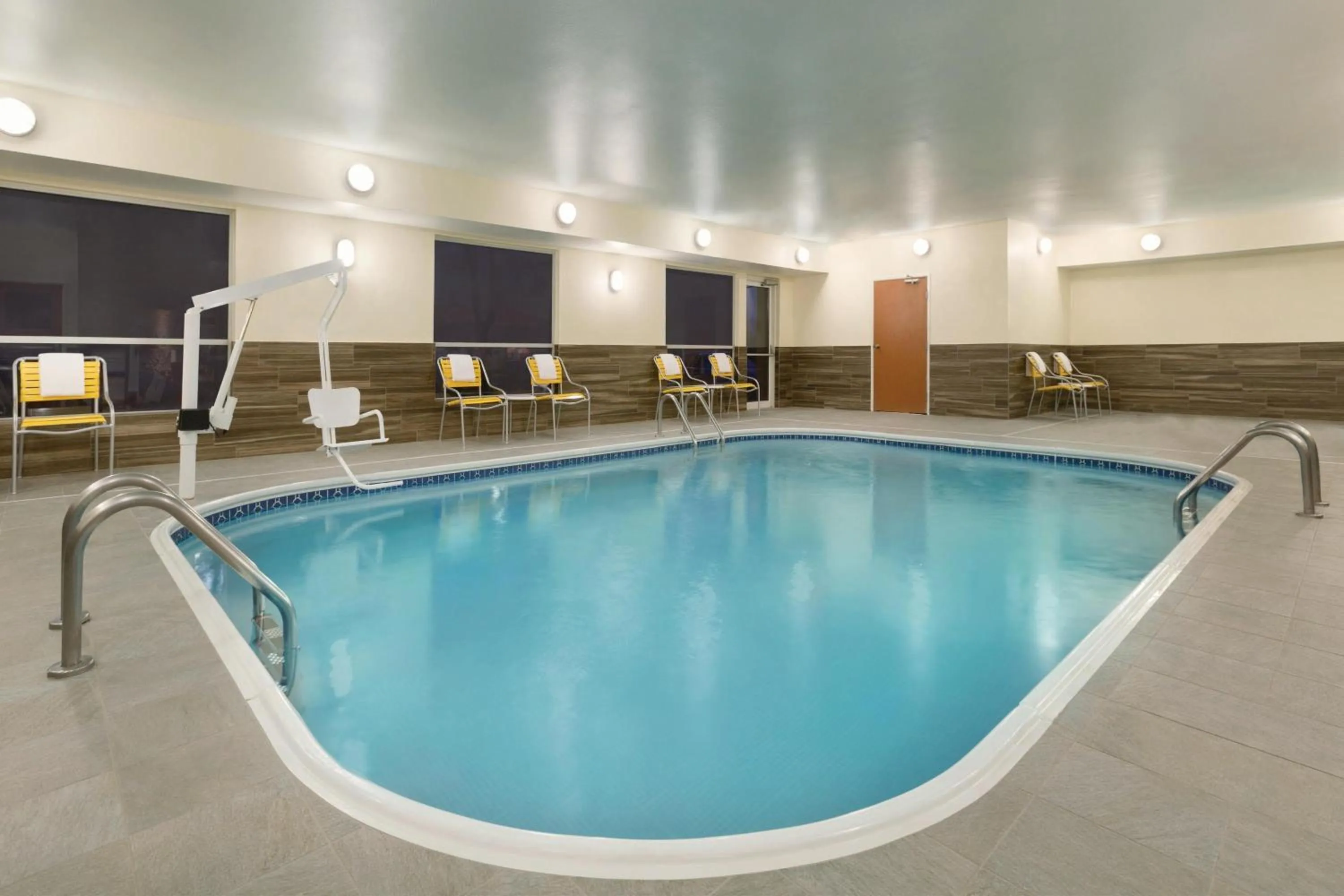 Swimming pool in Fairfield Inn & Suites Bismarck South