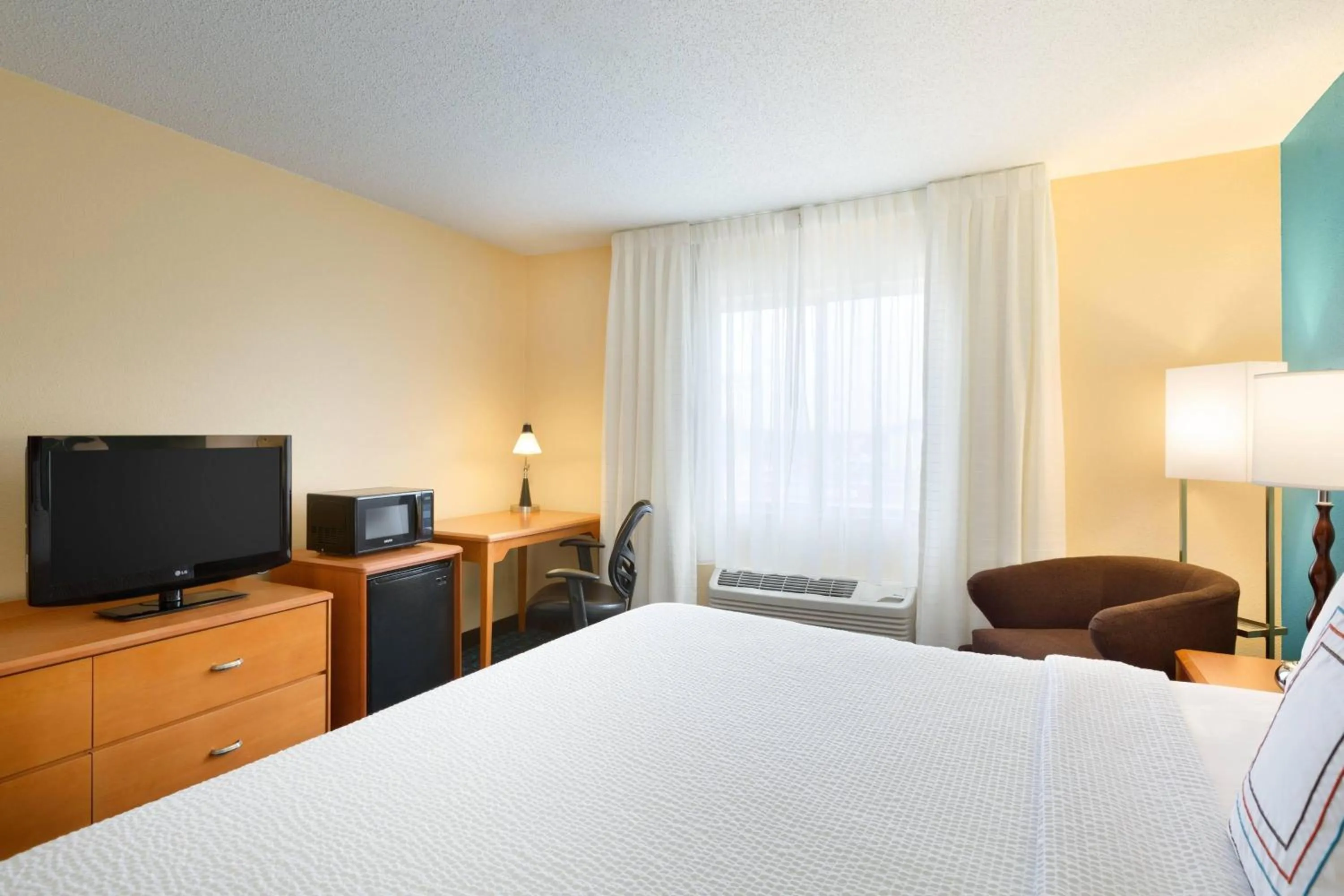 Photo of the whole room, Bed in Fairfield Inn & Suites Bismarck South