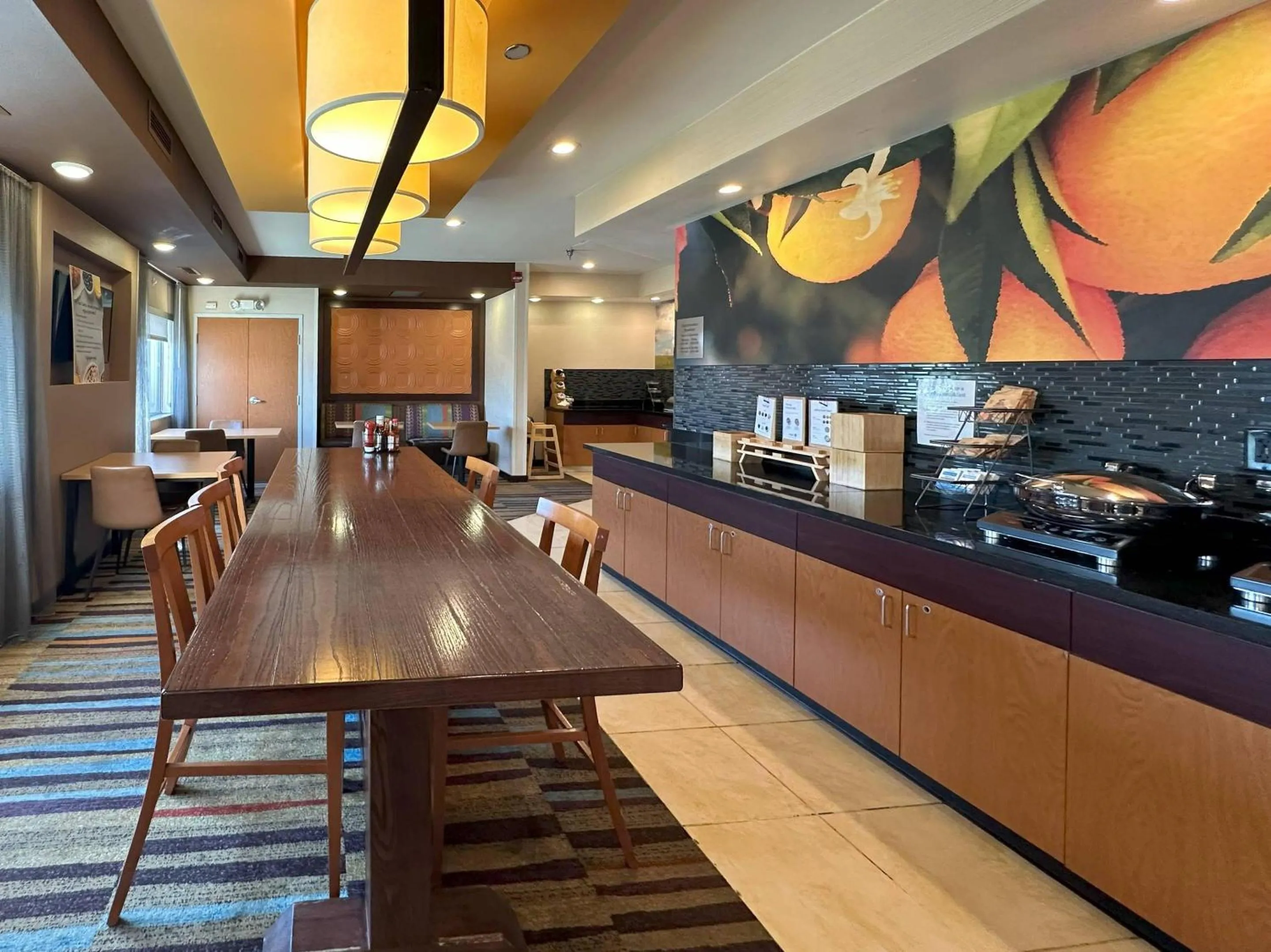 Breakfast in Country Inn & Suites by Radisson, Bismarck-Mandan