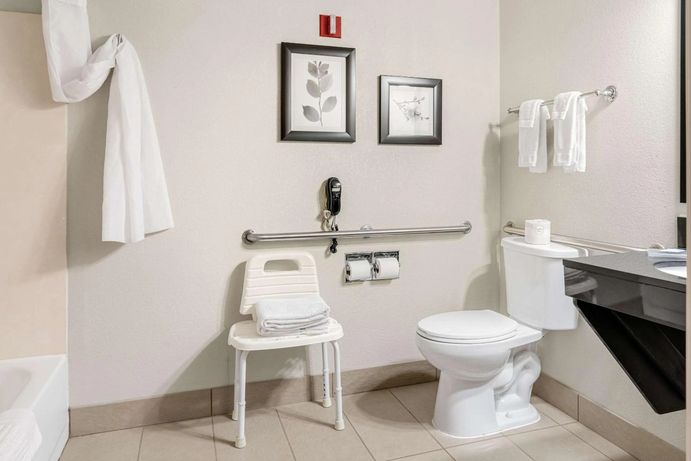 Bedroom in Country Inn & Suites by Radisson, Brookings