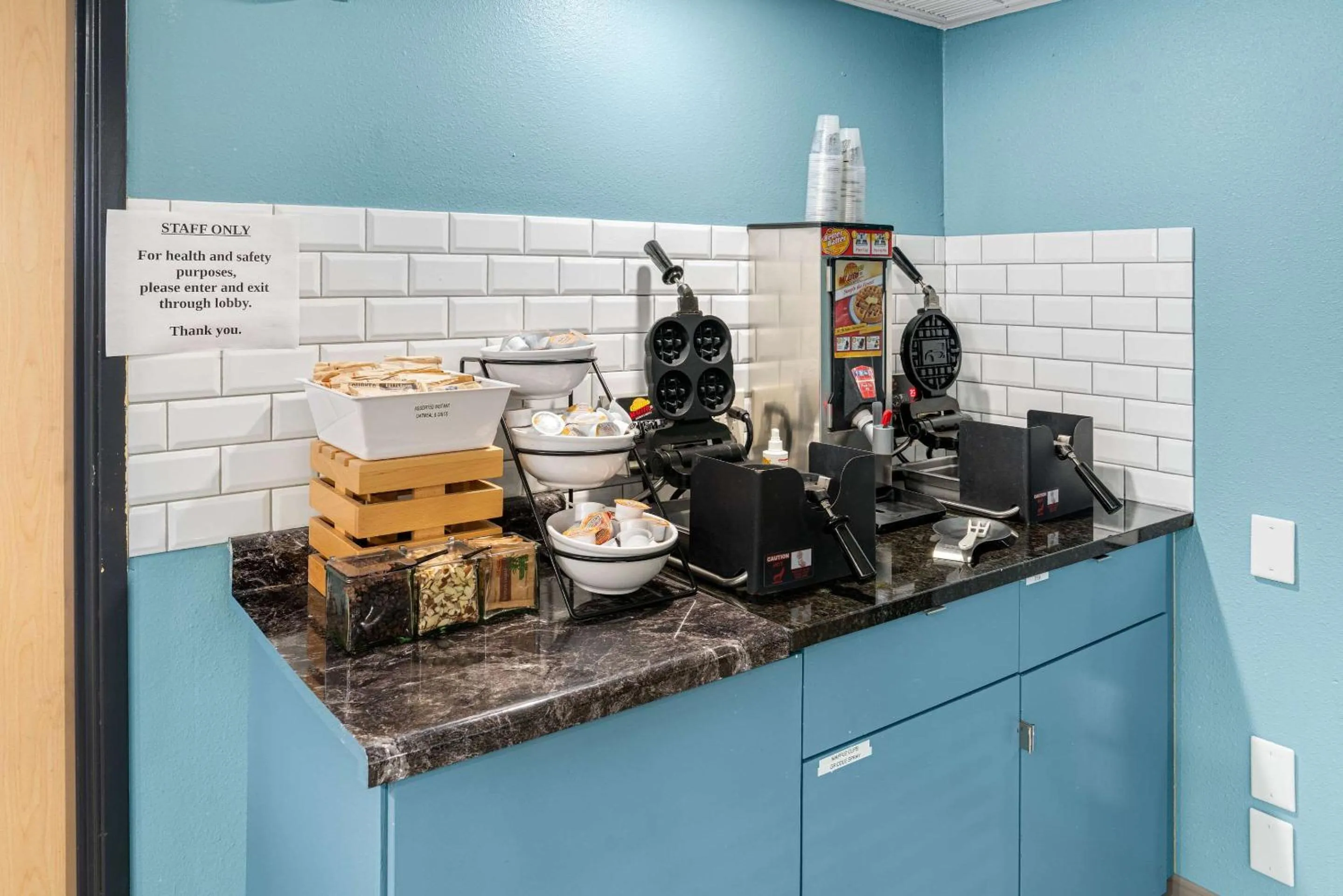 Breakfast in Country Inn & Suites by Radisson, Brookings