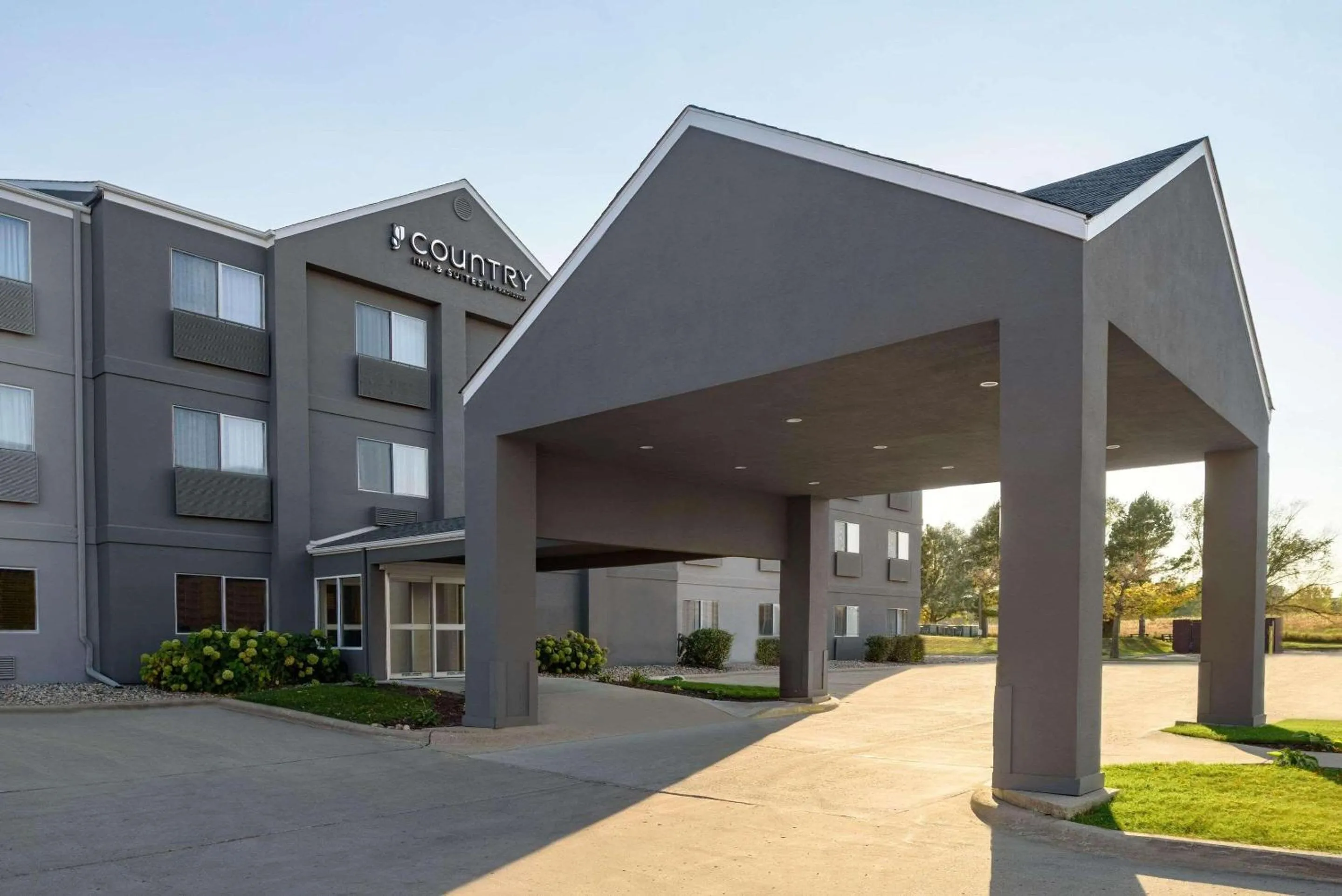 Property building in Country Inn & Suites by Radisson, Brookings