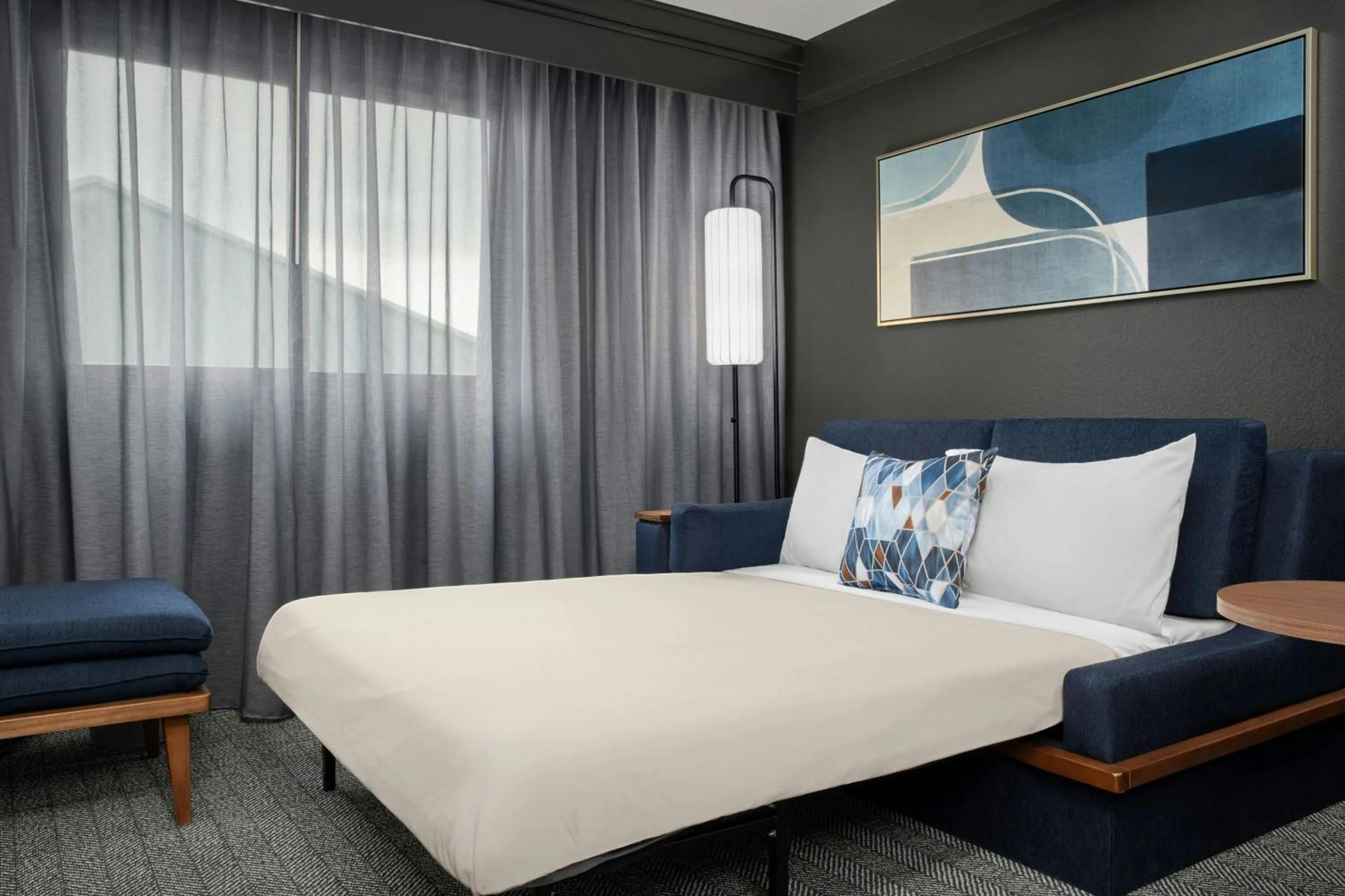 Photo of the whole room, Bed in Courtyard by Marriott Bloomington